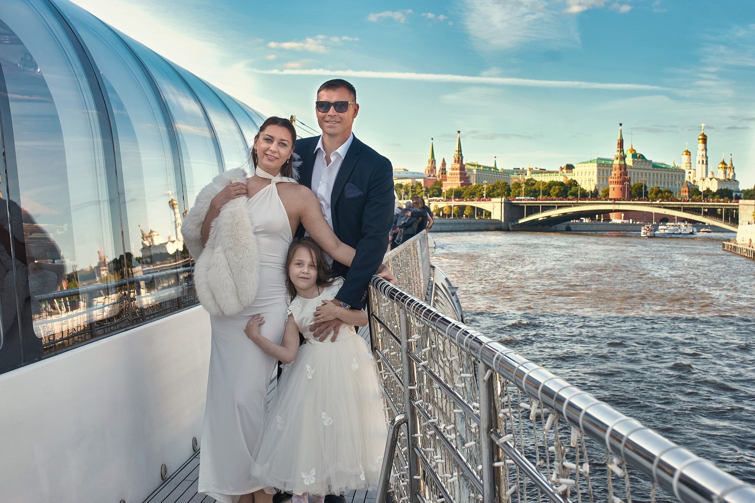 Свадебная прогулка на корабле, по Москве-реке