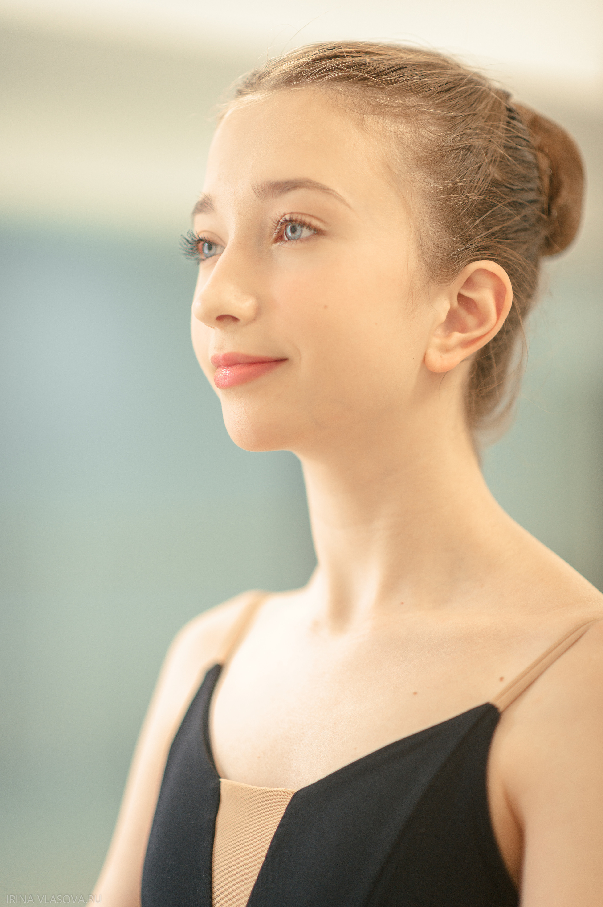 портет юной балерины с умными глазами