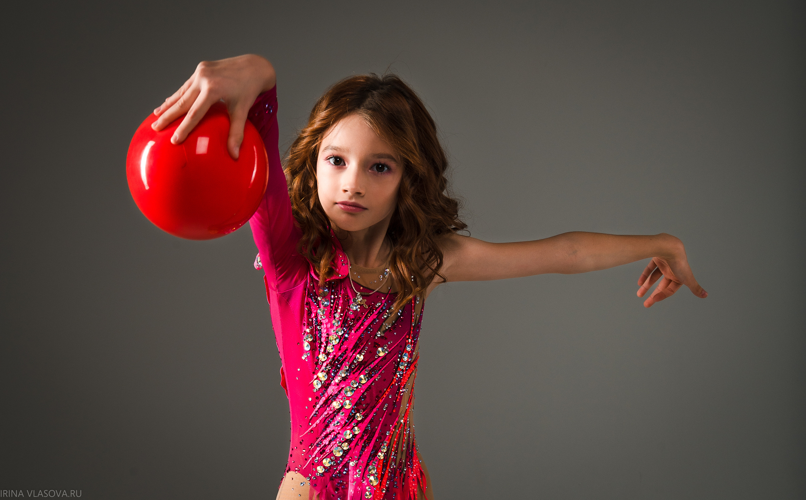 гимнастка с мячом фотоссессия нск