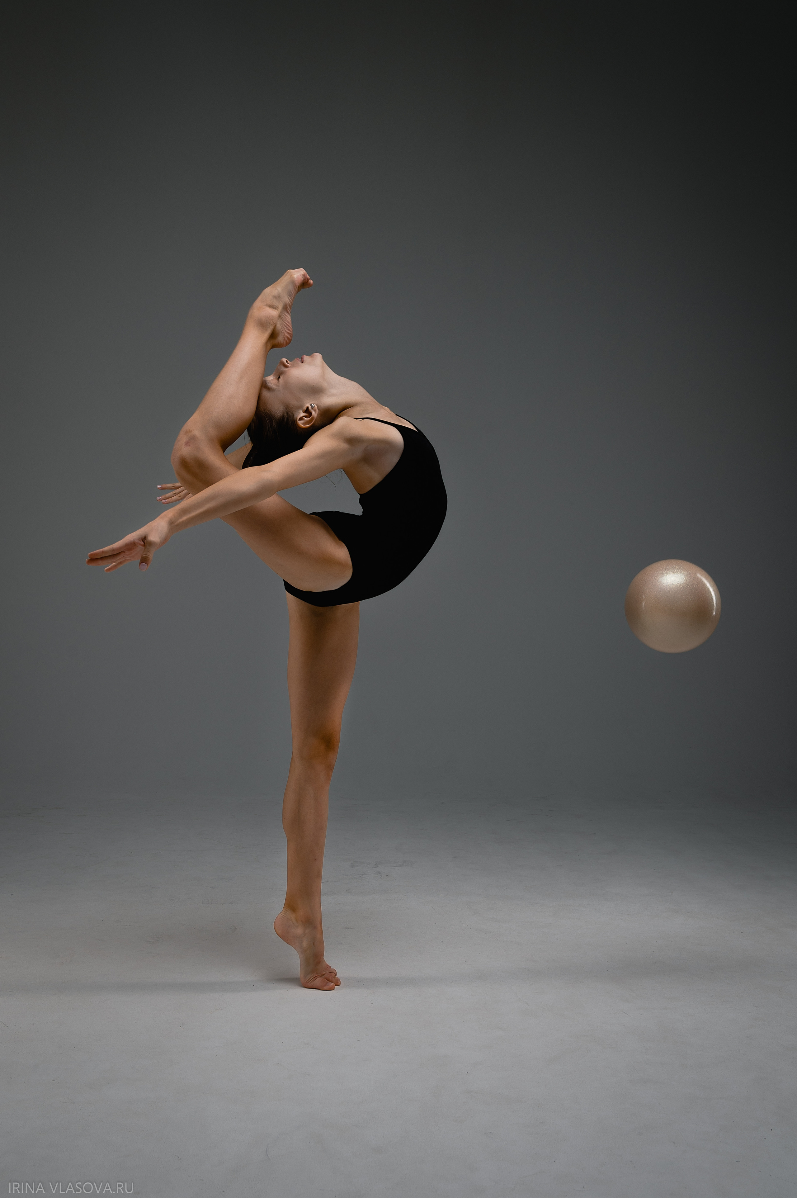 гимнастка с мячом фотоссессия нск