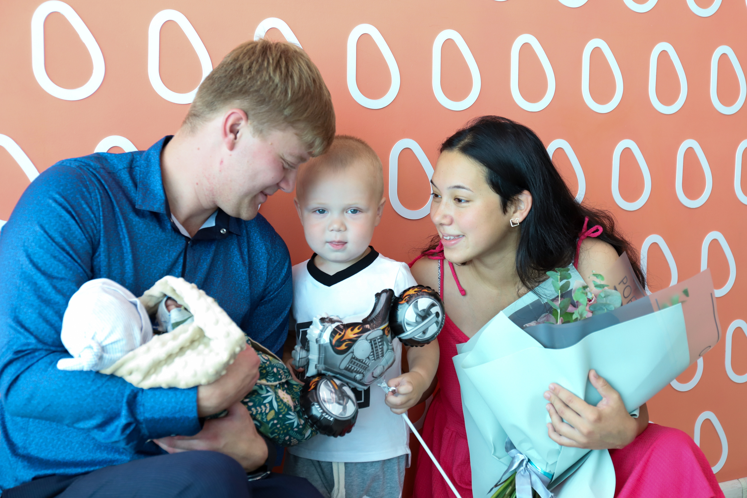 Выписка из роддома маленького Дениса. Фотограф в Санкт-Петербурге Наталья Брилькова