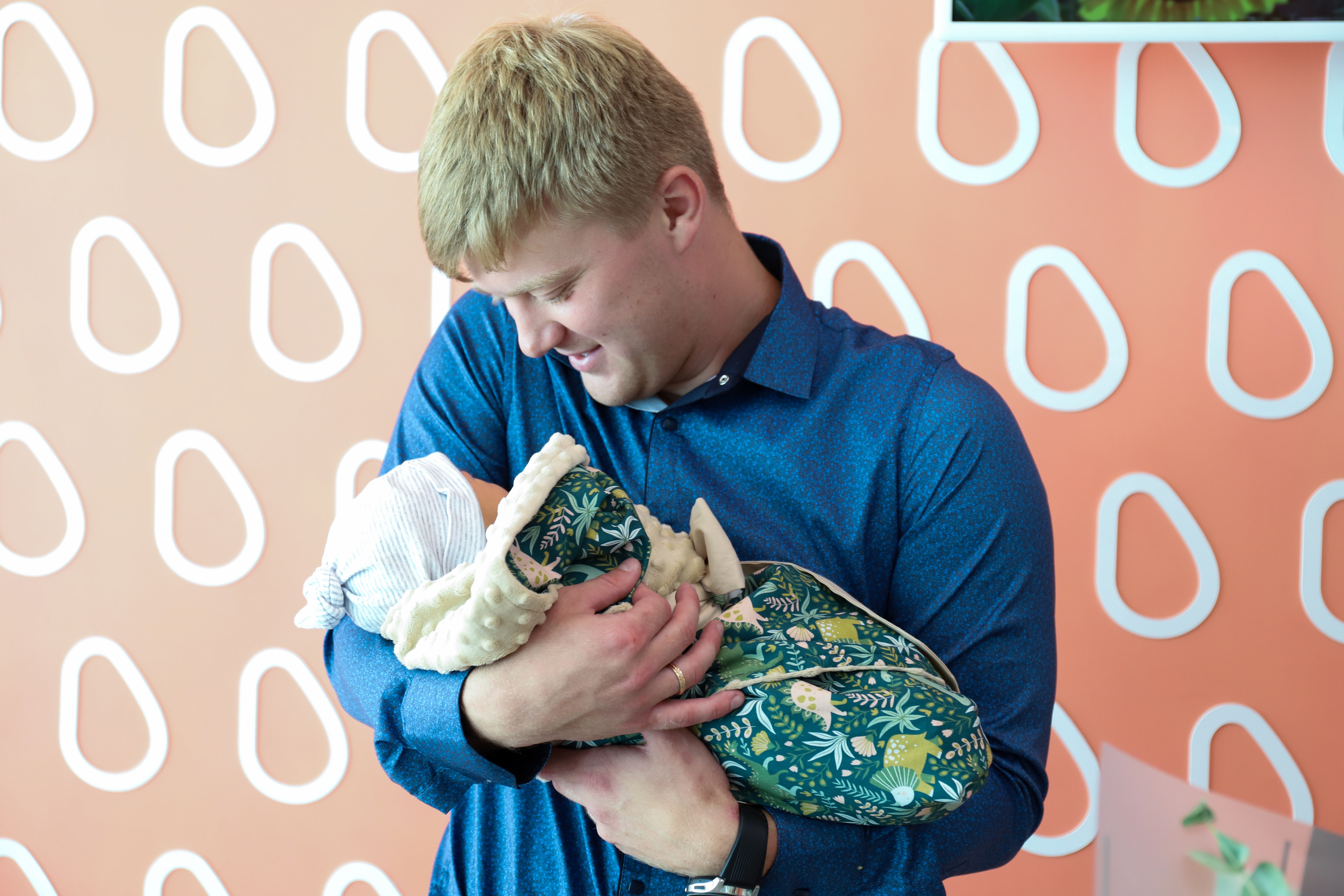 Выписка из роддома маленького Дениса. Фотограф в Санкт-Петербурге Наталья Брилькова