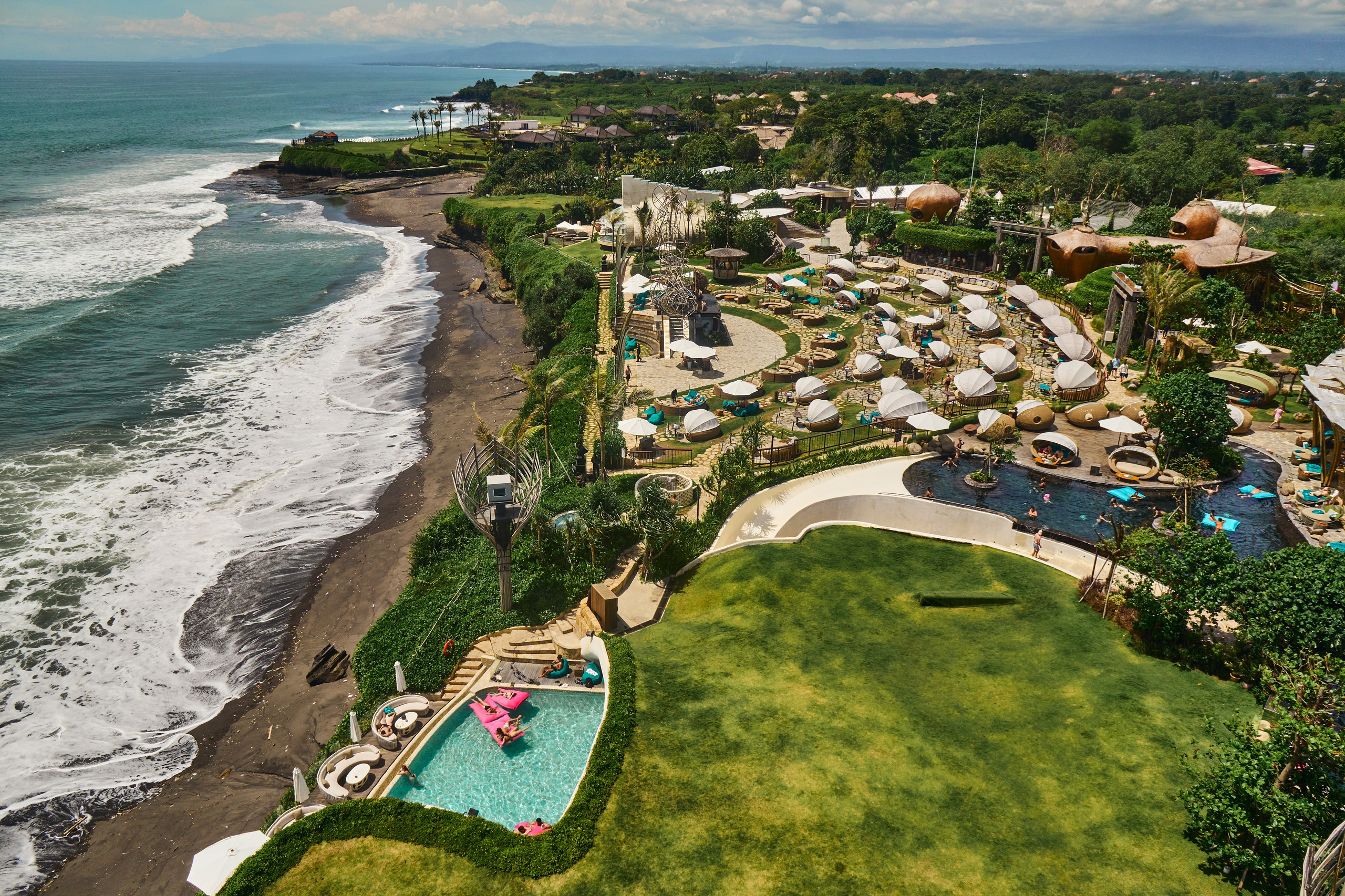 NuanuResort. See the moment and catche. commercial and reportage