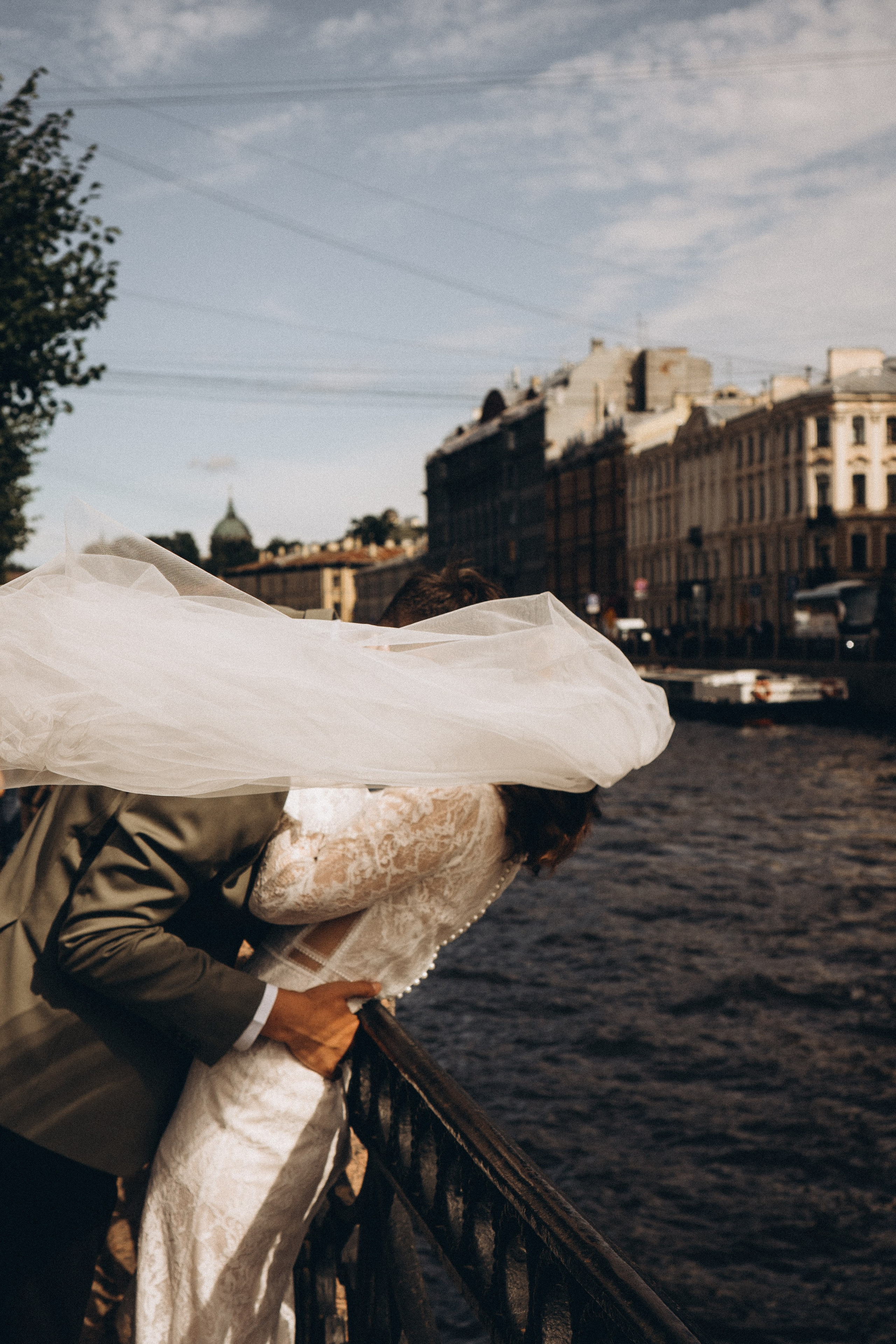 СВАДЕБНАЯ ПРОГУЛКА ВОЗЕ ИСАИКЕВСКОГО СОБОРА АСТОРИИ И ЗАКОНОДАЛЕТНОГО СОБРАНИЯ. Профессиональный фотограф, Санкт-Петербург — Виктория Богомолова