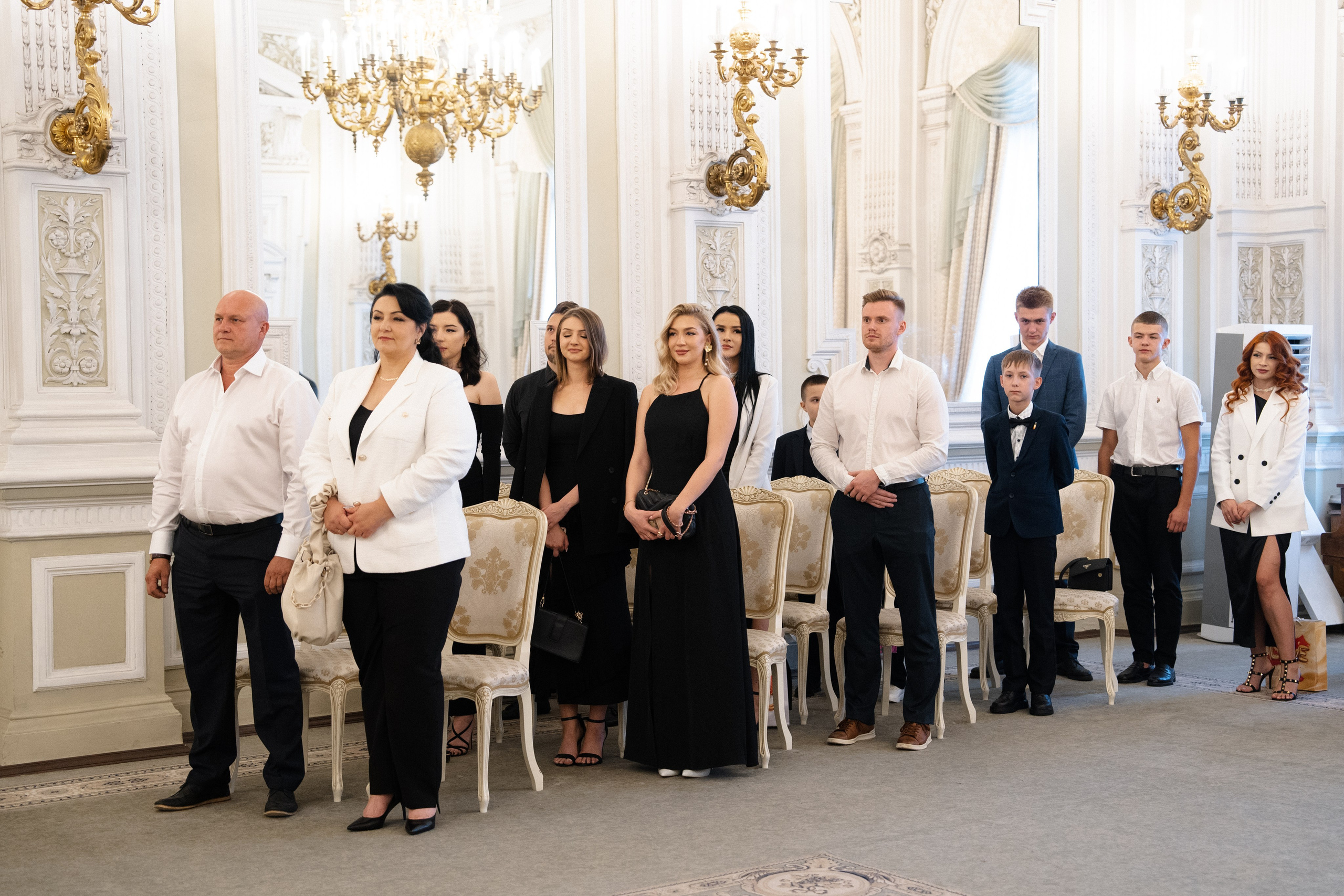Виктория & Роман. Камерная городская свадьба в видовом ресторане в стиле современная классика. Свадебный фотограф организатор в Санкт-Петербурге Ассоль Опарина