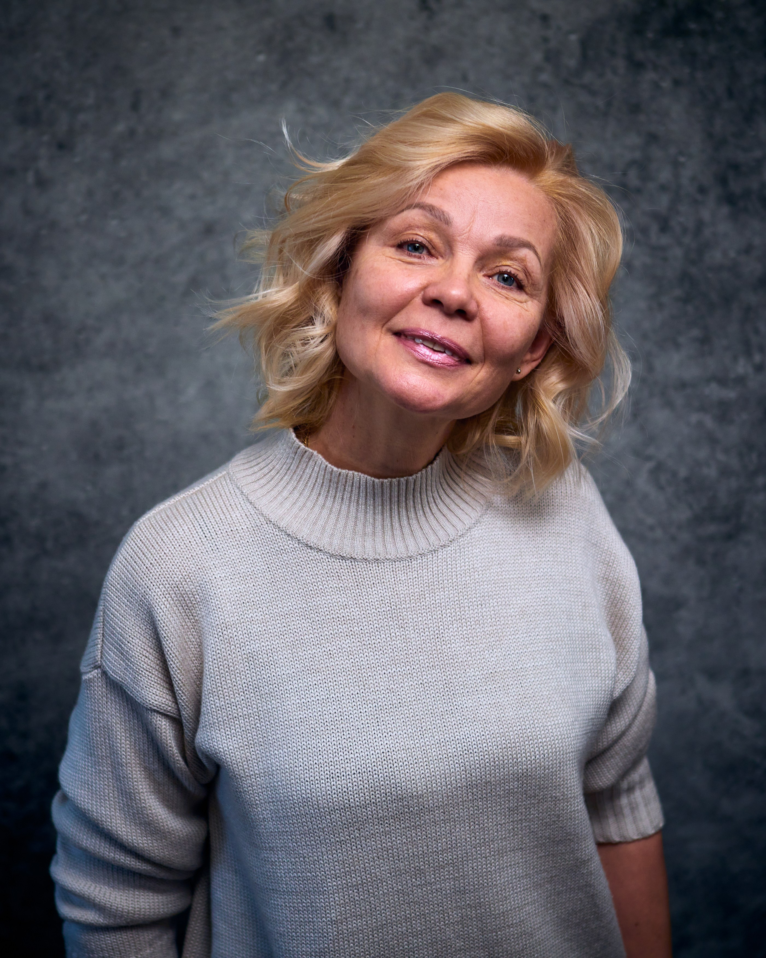 Все виды и любой сложности: Стрижки, Колористика, Укладки, Вечерние прически. DMITRY MOISEENKO — фотограф, художник, топ-стилист