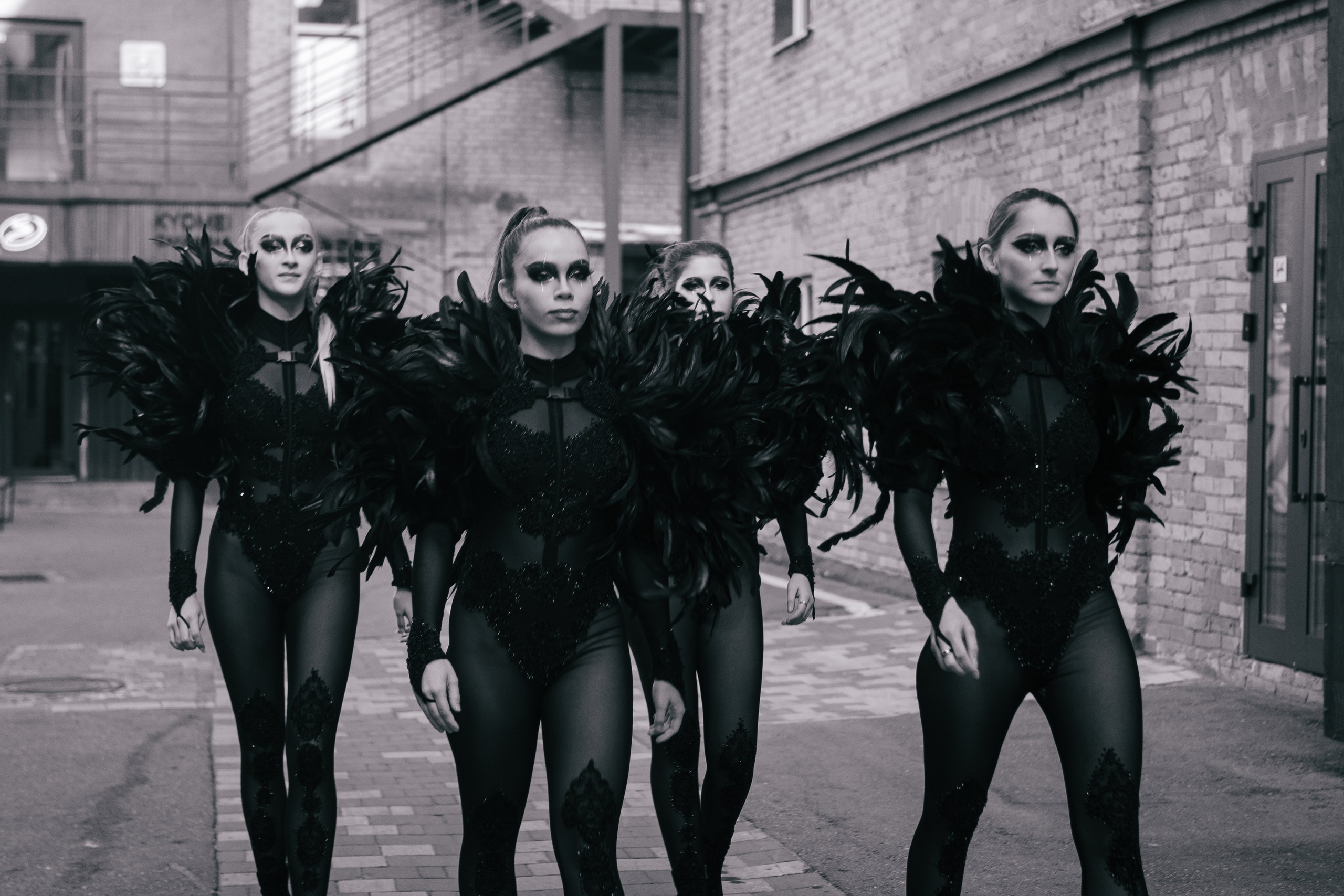 Вороны Circus Zone. Фотограф / видеограф в Москве и Сочи Sofia Riversong