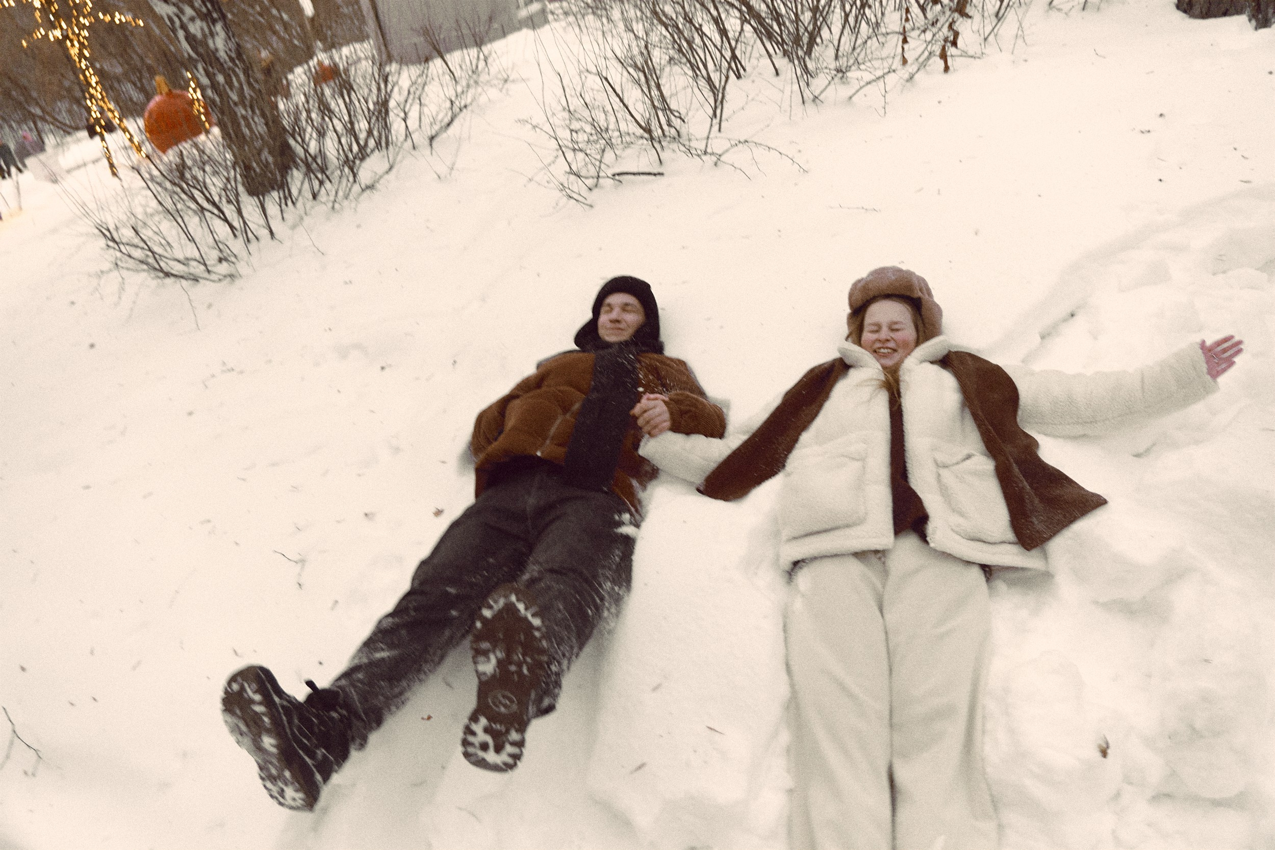 Эля и Никита | домик+улица. Фотограф, рассказывающий истории // Софа Медведева // Екатерибург