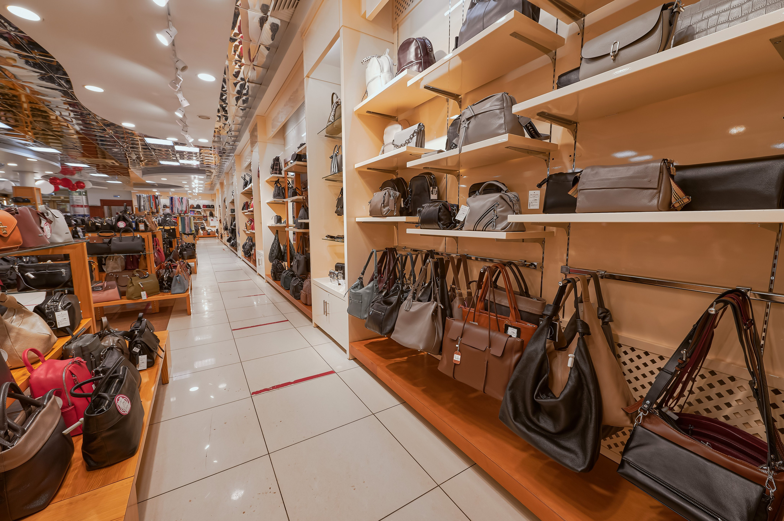 Портфолио по интерьерной и экстерьерной фотосъёмки: Мир Сумок — Правый берег. Фотограф Яковлев Роман — Красноярск