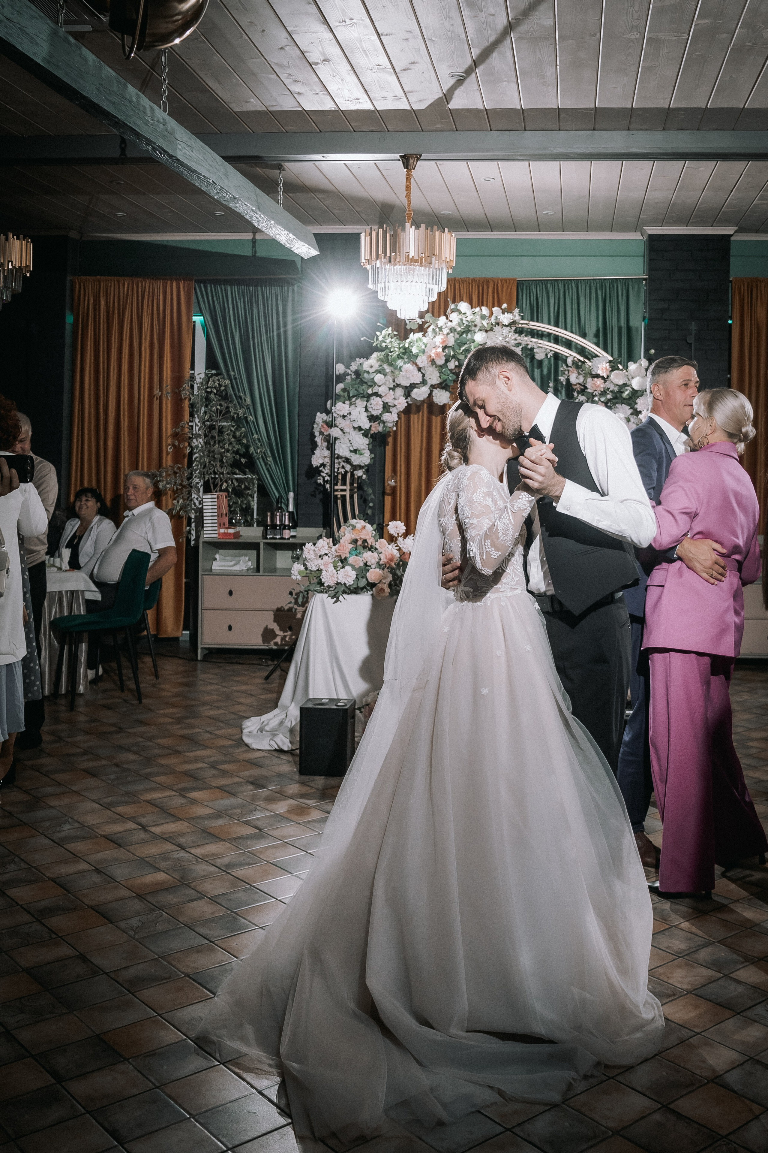 Свадебный день. Дарья и Джем. Свадебная фотография. Арина Рубах