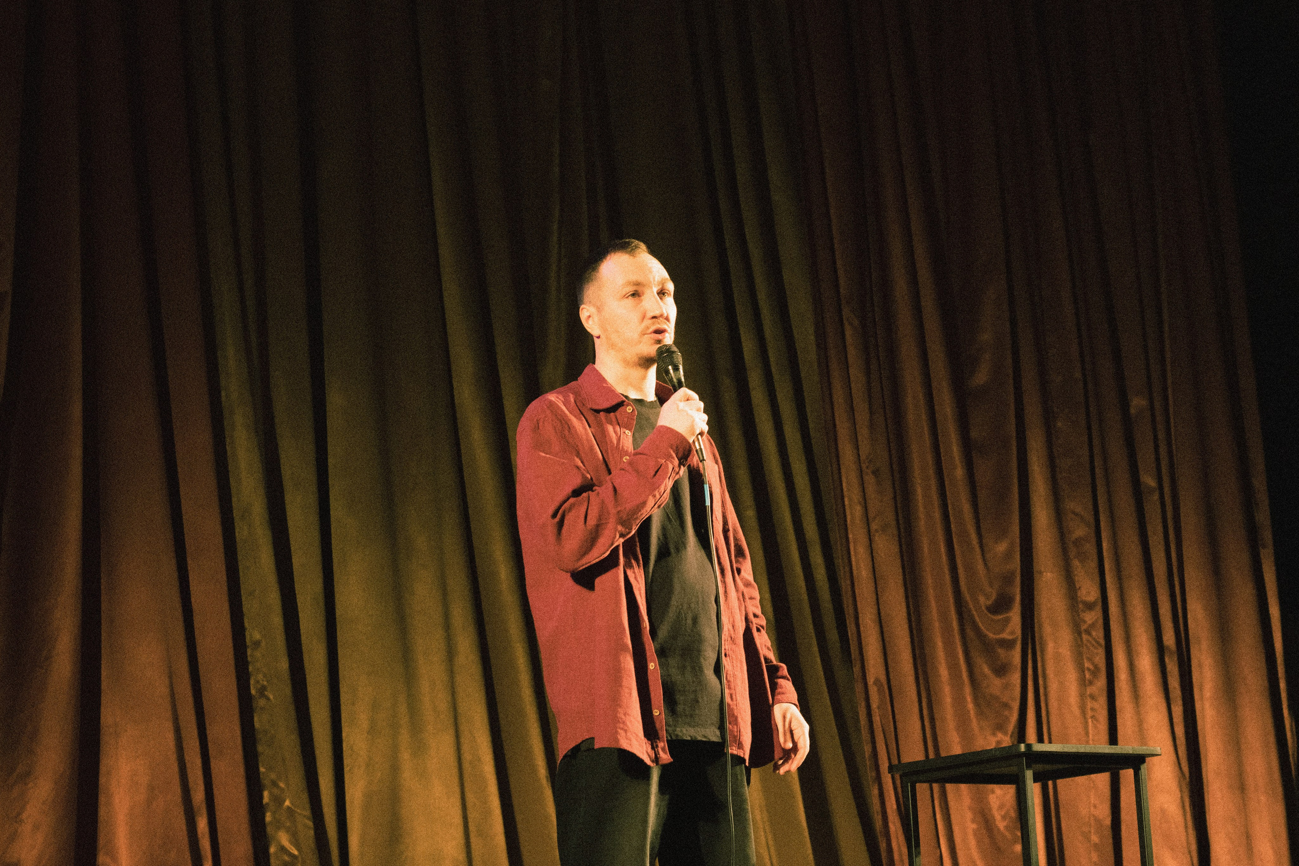 Стэндап Филипп Воронин. Boringowl | Коммерческий фотограф в Иркутске Раиса Ботороева