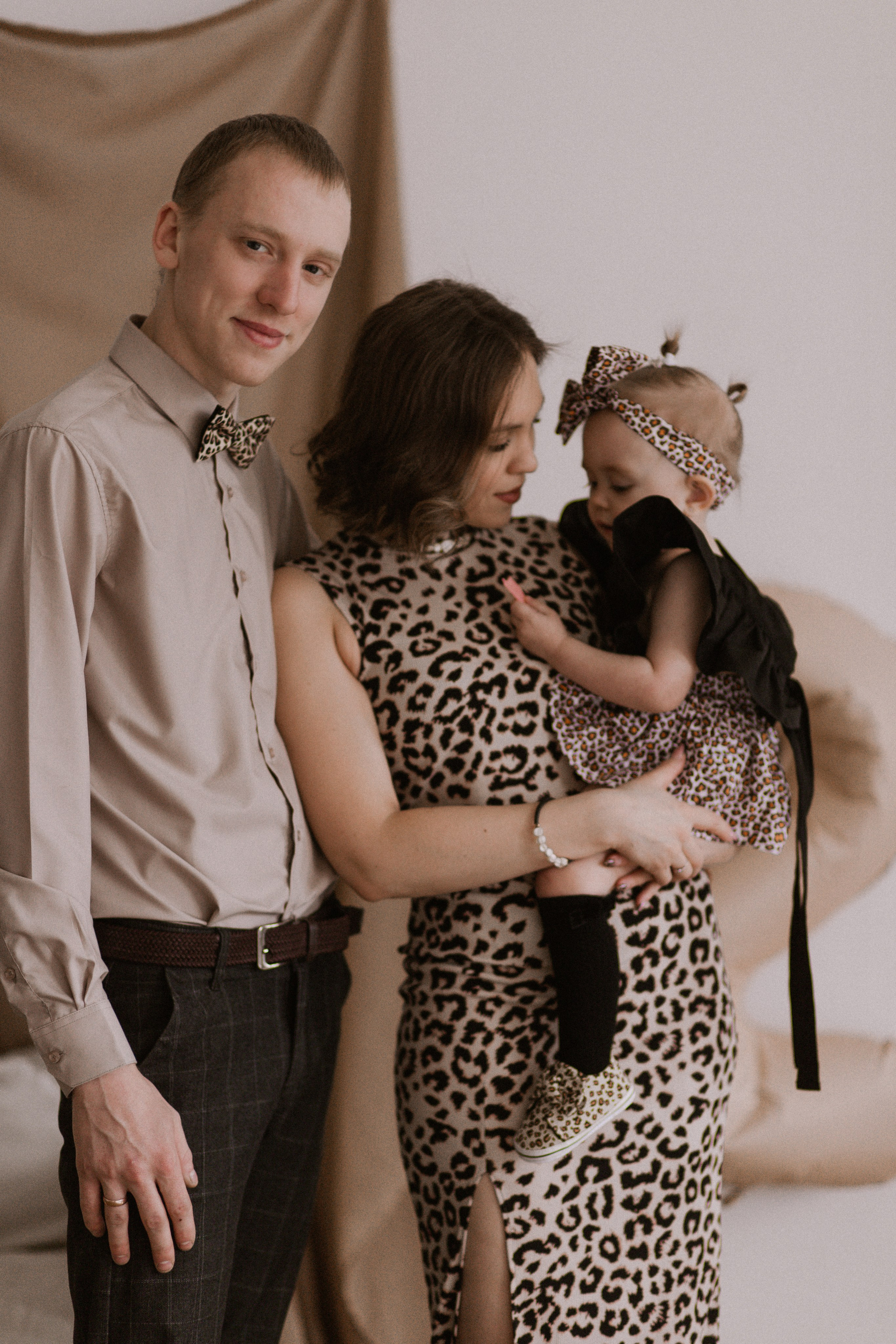 Олеся, Есения и Артём. Главная