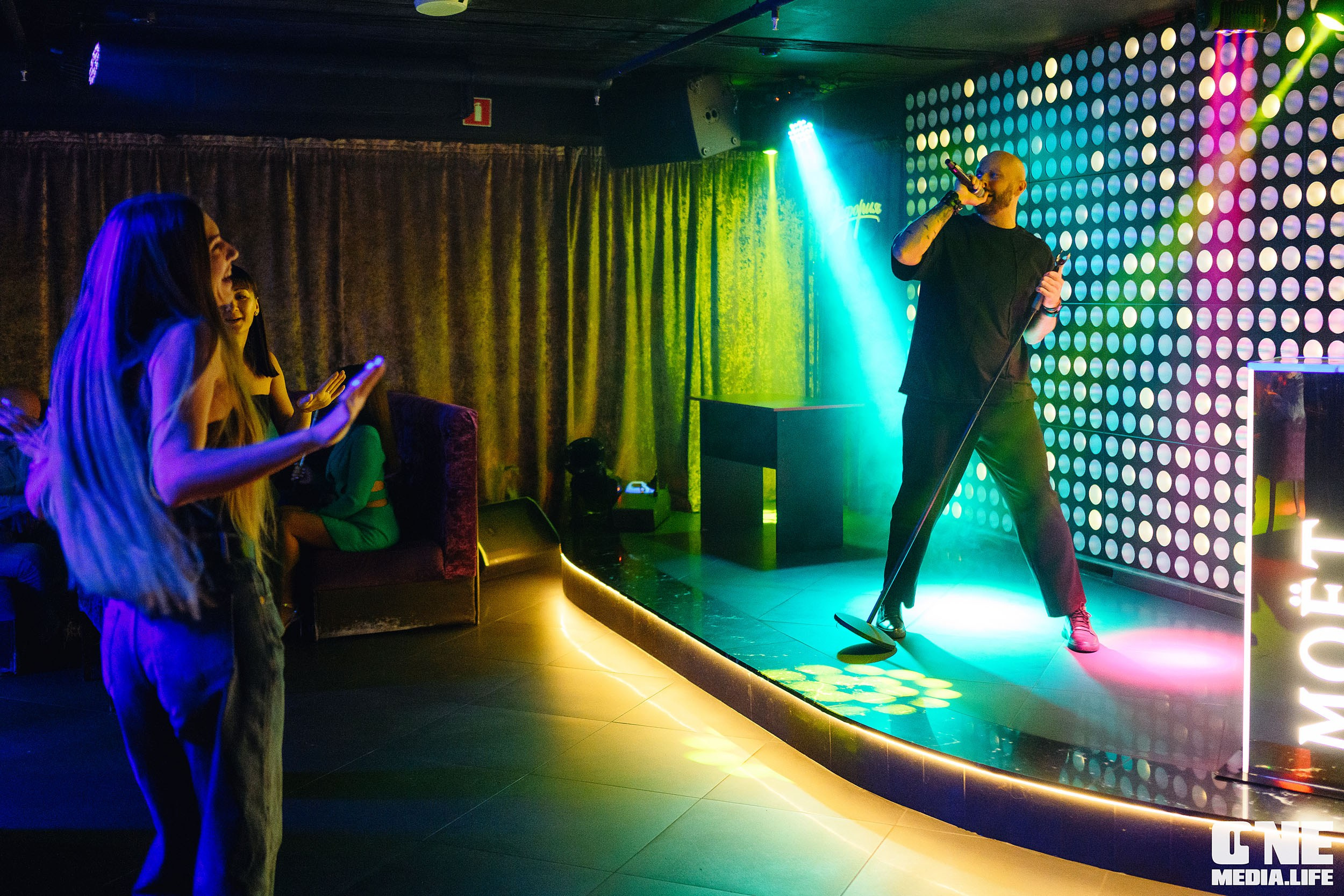 Фоторепортаж из караоке-клуба Эйфория. One Media Life: фоторепортажи, фотоотчеты с мероприятий и заведений