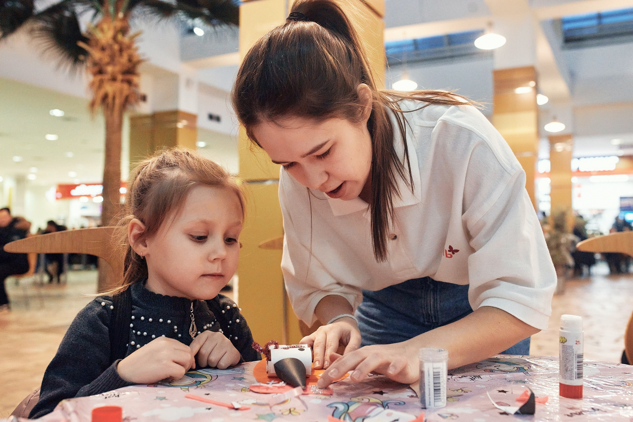 Детский новогодний праздник в ТЦ Июнь. Семейный и репортажной фотограф в Красноярске и Москве Виктор Бабинцев