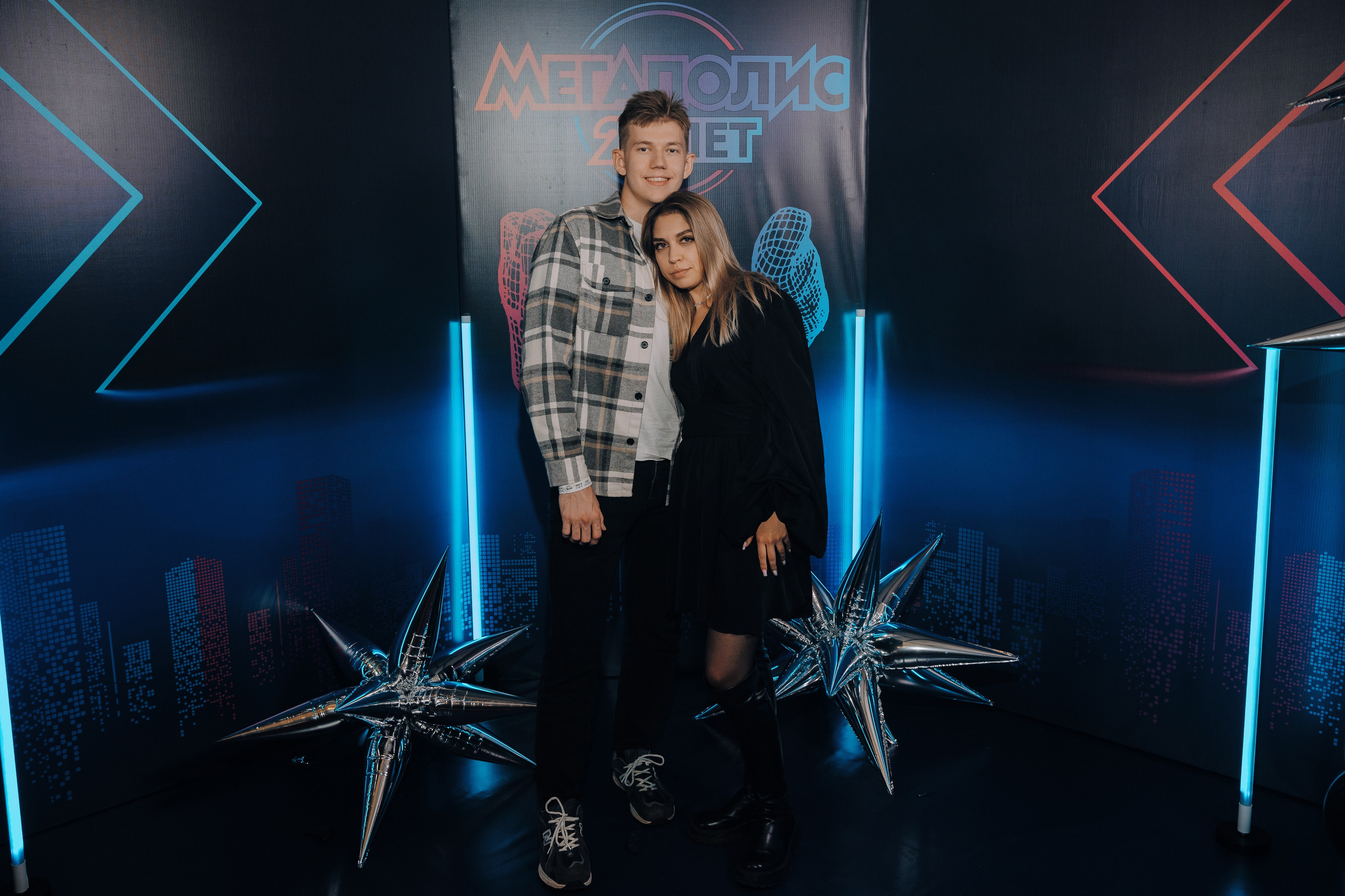 20 ЛЕТ МЕГАПОЛИС ЧЕЛЯБИНСК ХЕДЛАЙНЕР ЕЛКА. Репортажный фотограф Зуев Роман г. Челябинск