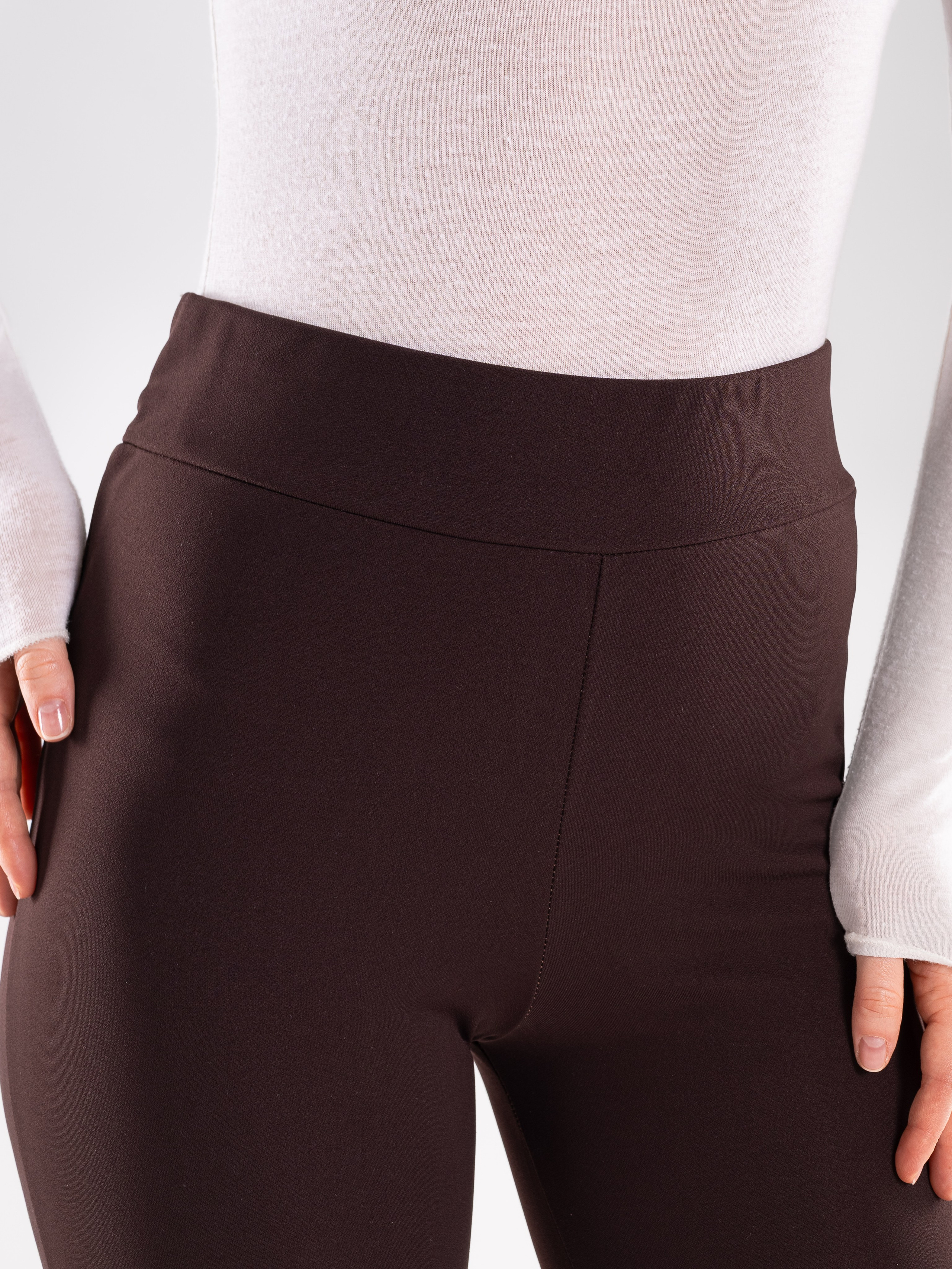 Брюки клёш. Предметный фотограф, фото для маркетплейсов Пятигорск, КМВ