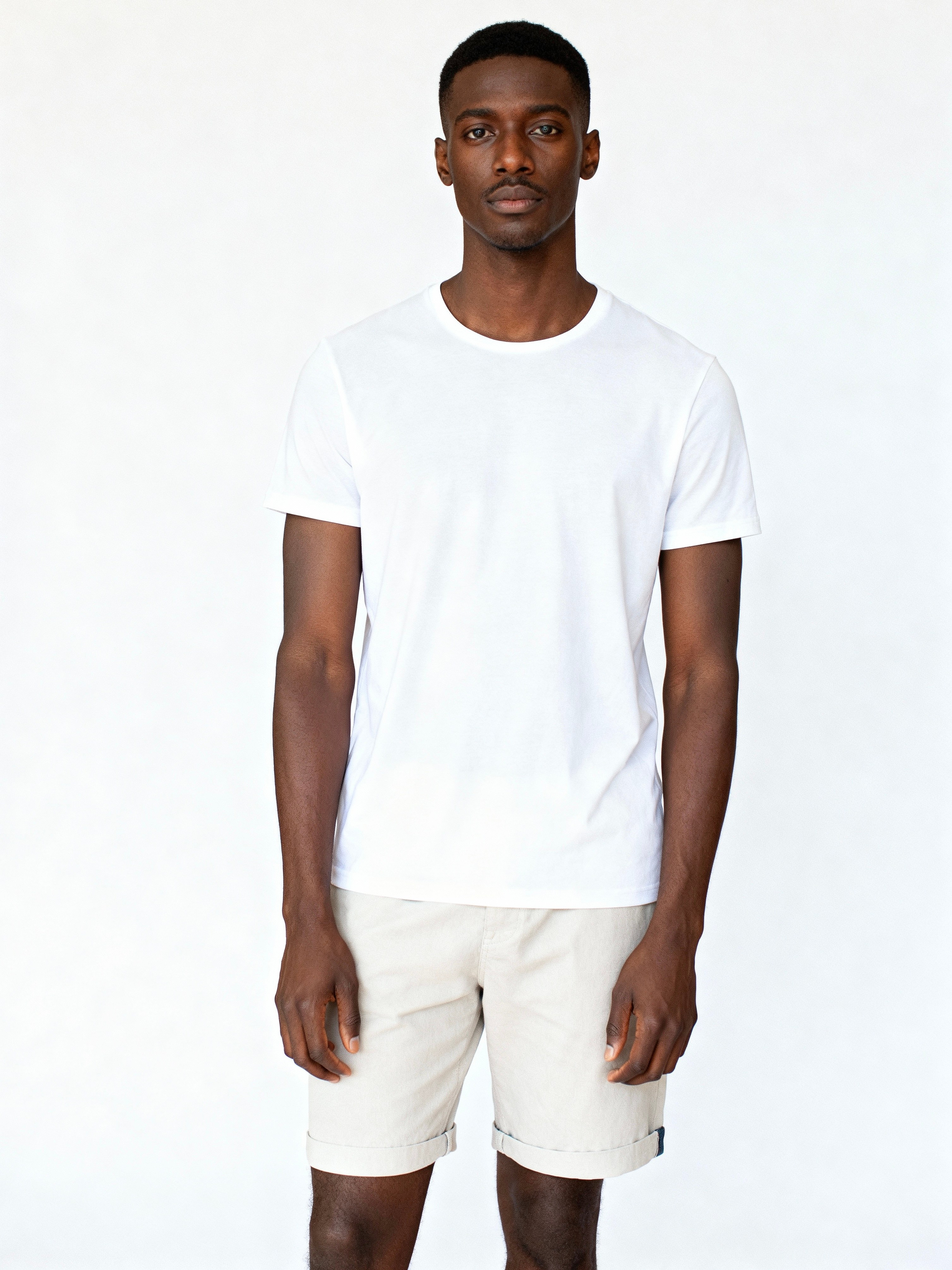 Мужчины. Продающий контент для маркетплейсов и e-commerce «под ключ»