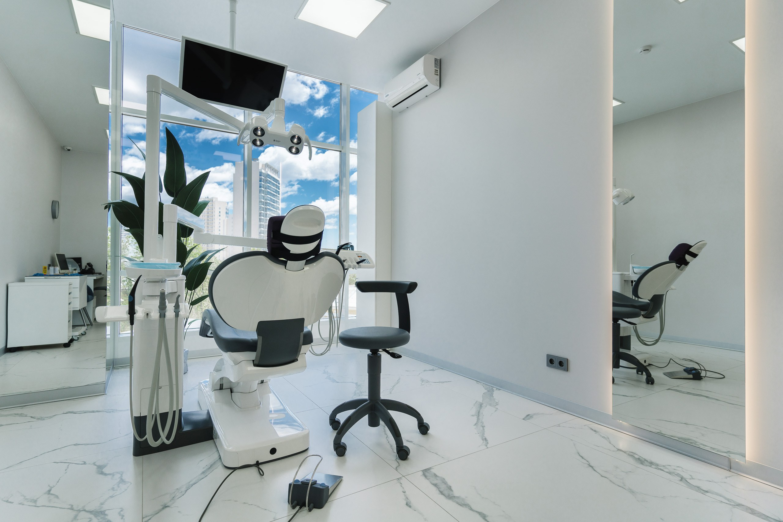 Дизайн интрьера стоматологической клиники «Da Vinci». Архитектурно-дизайнерское бюро ROOMS