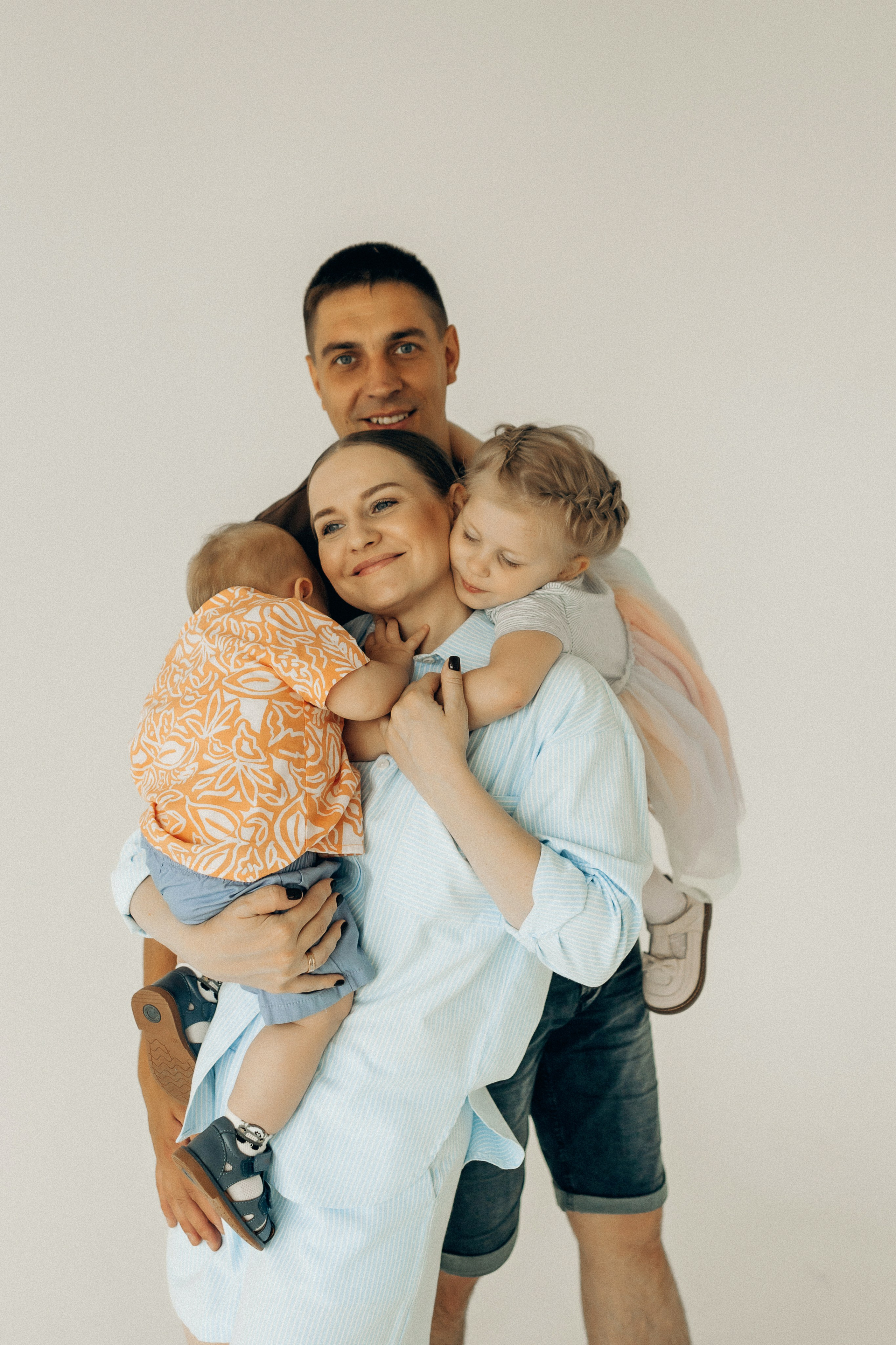 Оля, Кирилл, Каролина и Дима. Семейный фотограф и детский фотограф в Волгограде Алеся Бутакова — дет