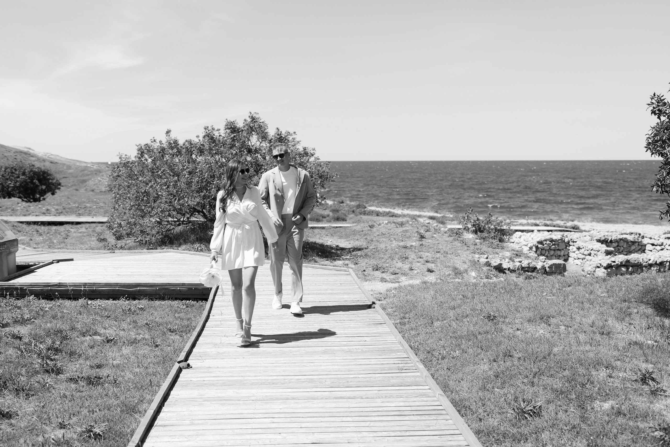 Роспись и прогулка в старом Херсонесе. Фотограф в Севастополе и Крыму Артем Волобуев