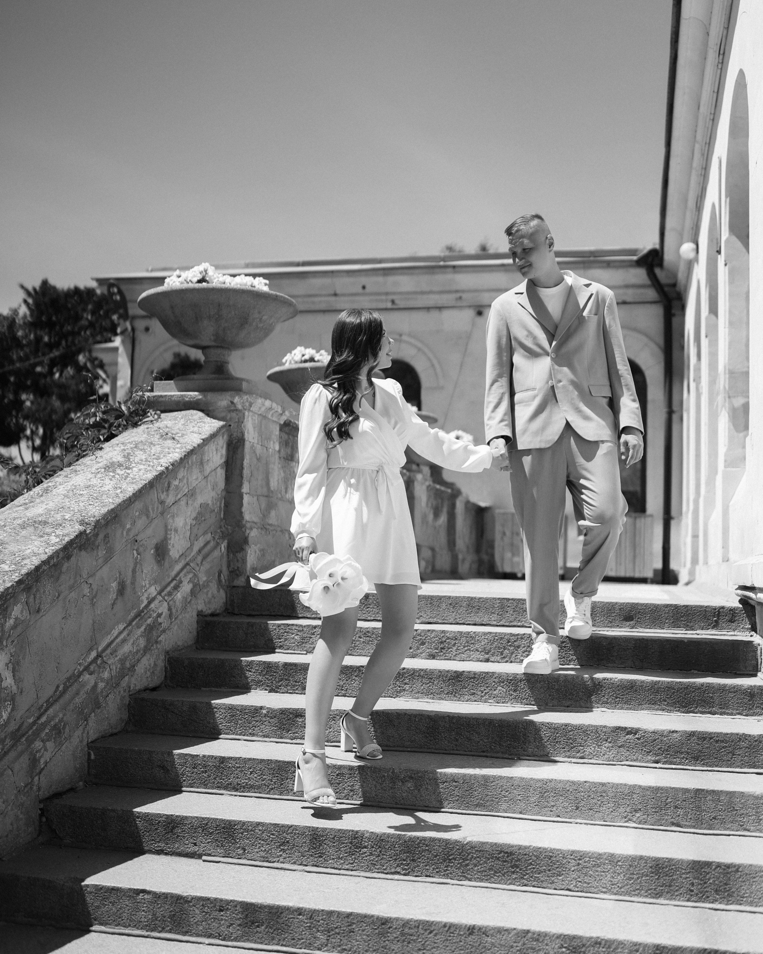 Роспись и прогулка в старом Херсонесе. Фотограф в Севастополе и Крыму Артем Волобуев