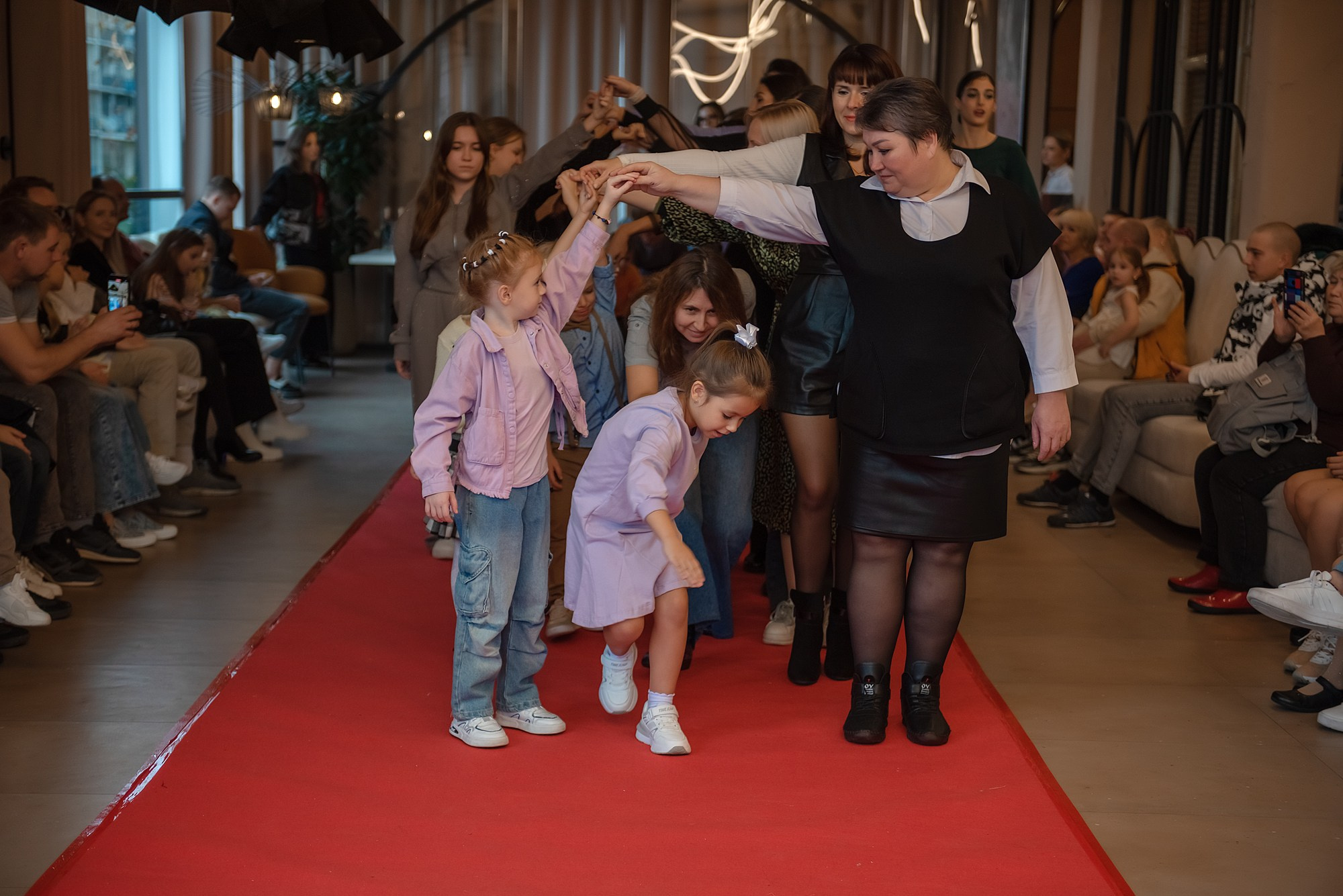 HAPPYkids дефиле в день мамы. Семейный и коммерческий фотограф в Сочи Александр Бодунов