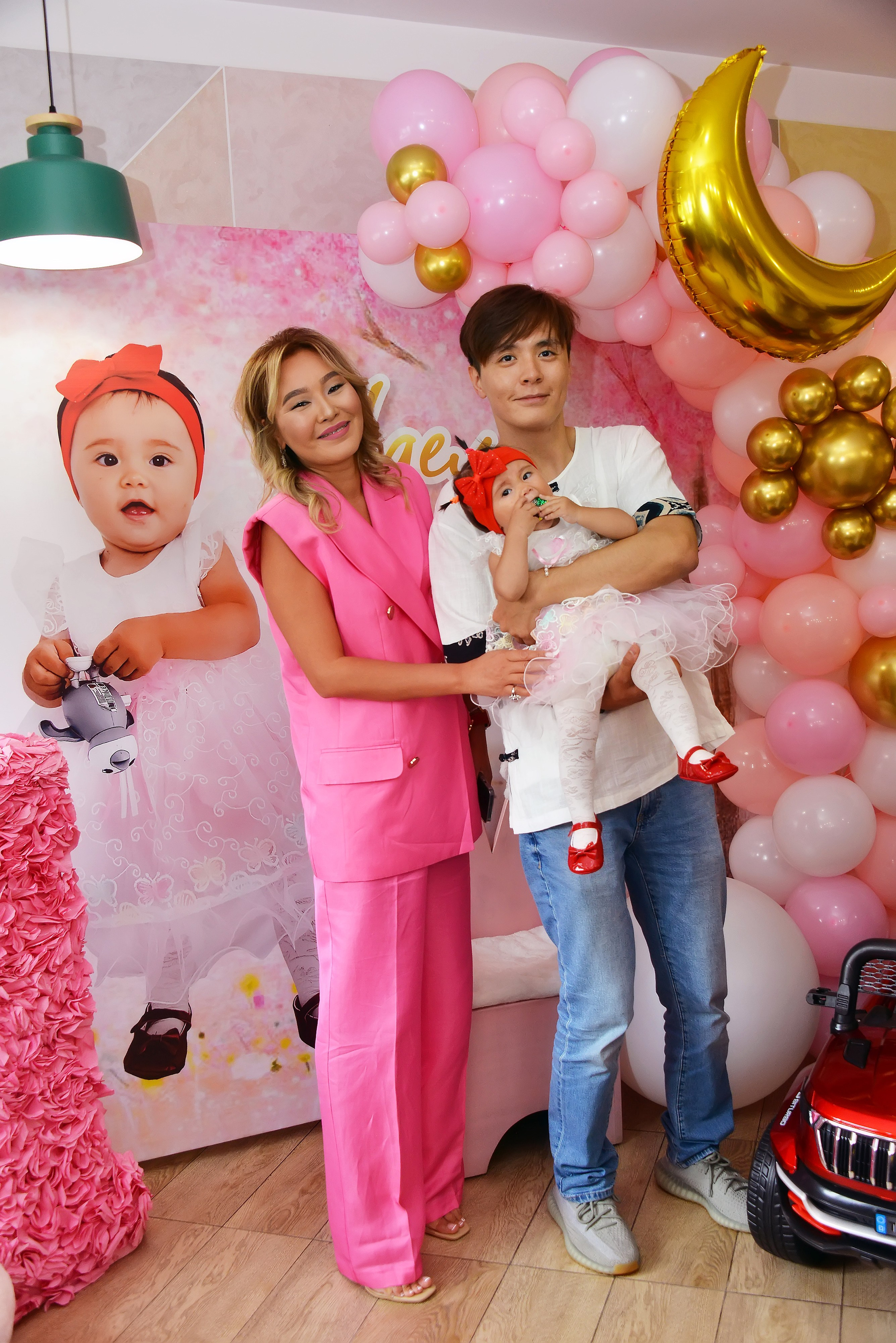 Дети-5 (Адель-1годик). Фотосъёмка. Фотограф Сергей Авдеев-семейный и детский фотограф в Алматы