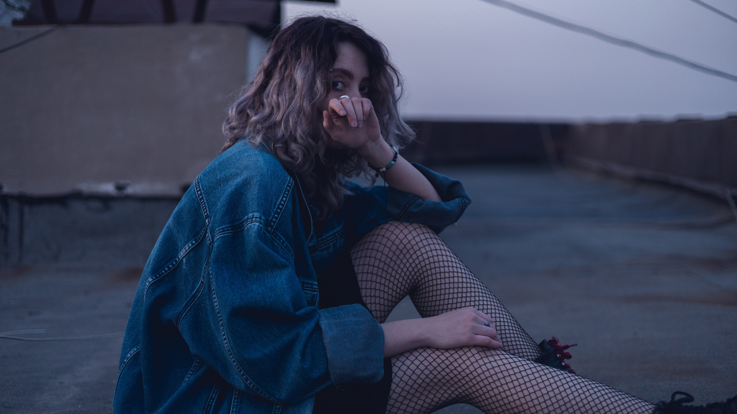 Портретная фотосессия в стиле 2k17 с тёплым вечерним светом