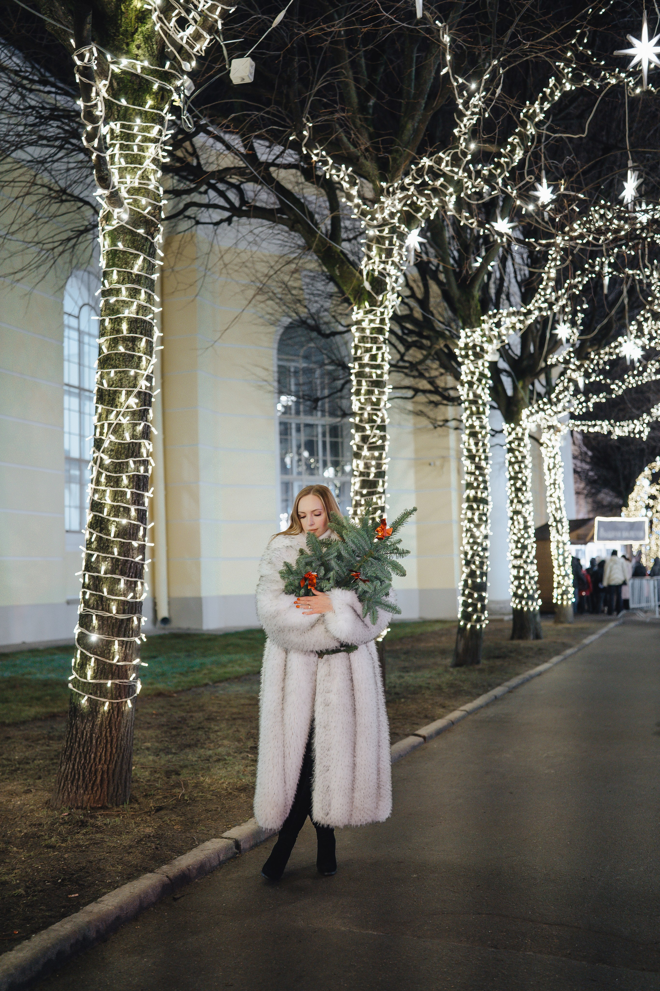 ПРОГУЛКА НА МАНЕЖНОЙ ПЛОЩАДИ ДЛЯ ДЕВУШКИ ПЕРЕД НОВЫМ ГОДОМ (НОВОГОДНЯЯ ФОТОСЕССИИЯ НА МАНЕЖНОЙ ПЛОЩАДИ). Профессиональный фотограф, Санкт-Петербург — Виктория Богомолова