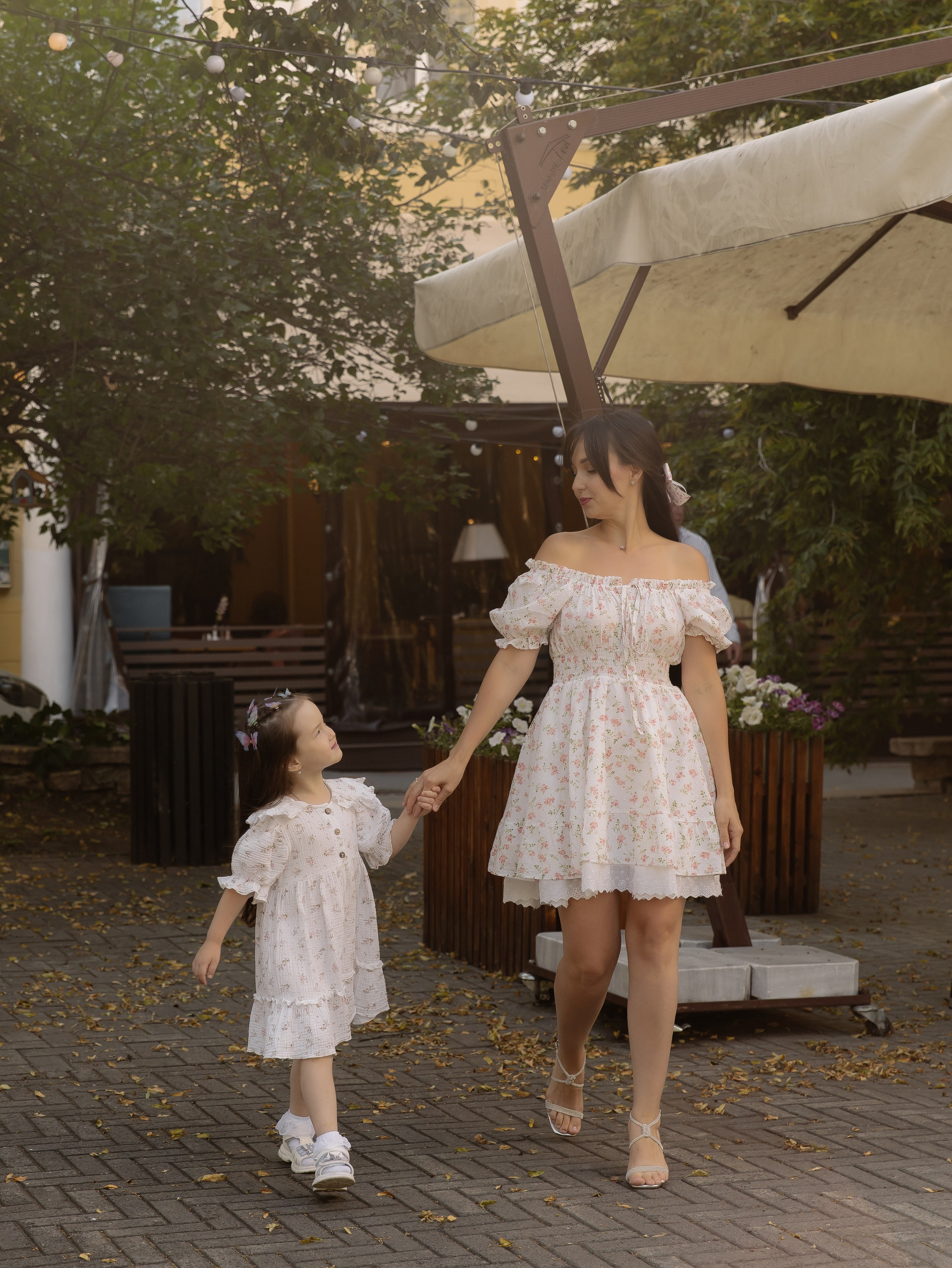 Прогулка мама и дочь. СВАДЕБНЫЙ ФОТОГРАФ ЧЕЛЯБИНСК