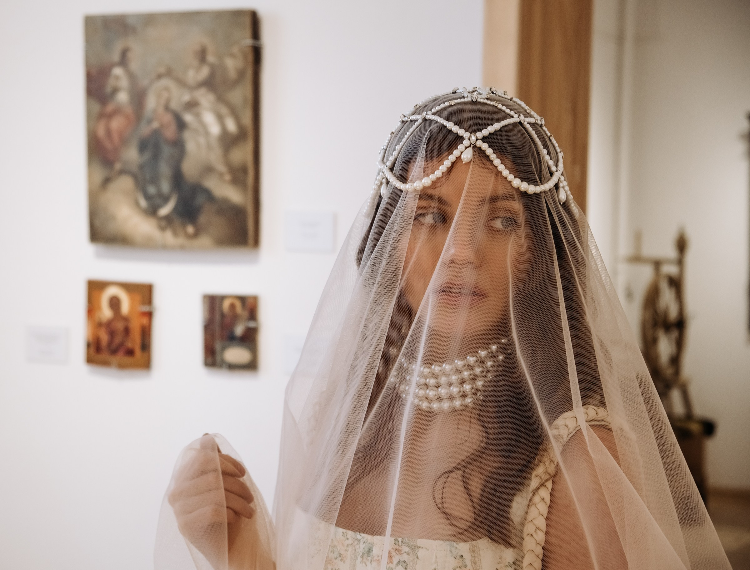 Музей. Невеста