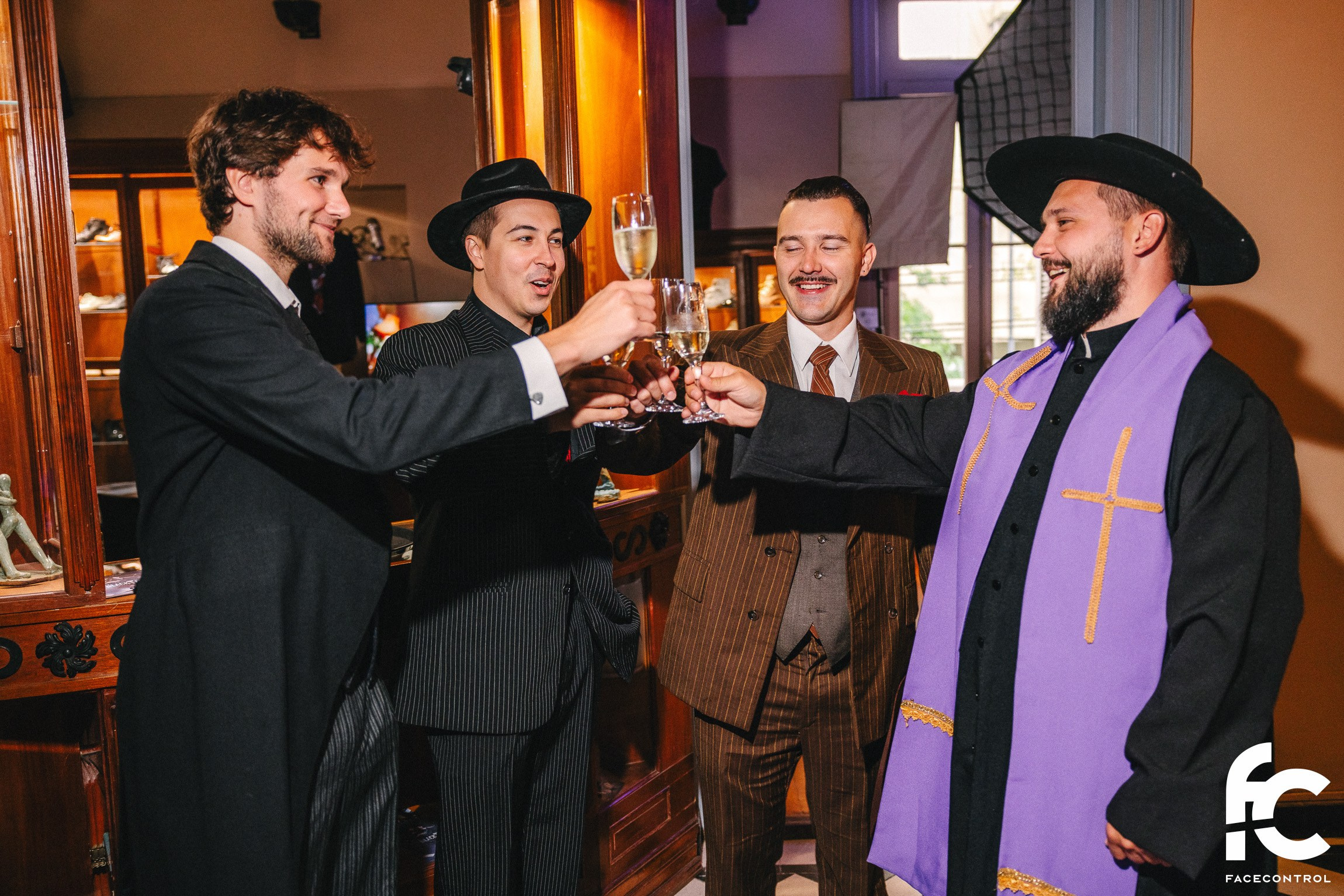 Quest y Tango. Face Control: Crónica social, anuncios de eventos y reportajes fotográficos