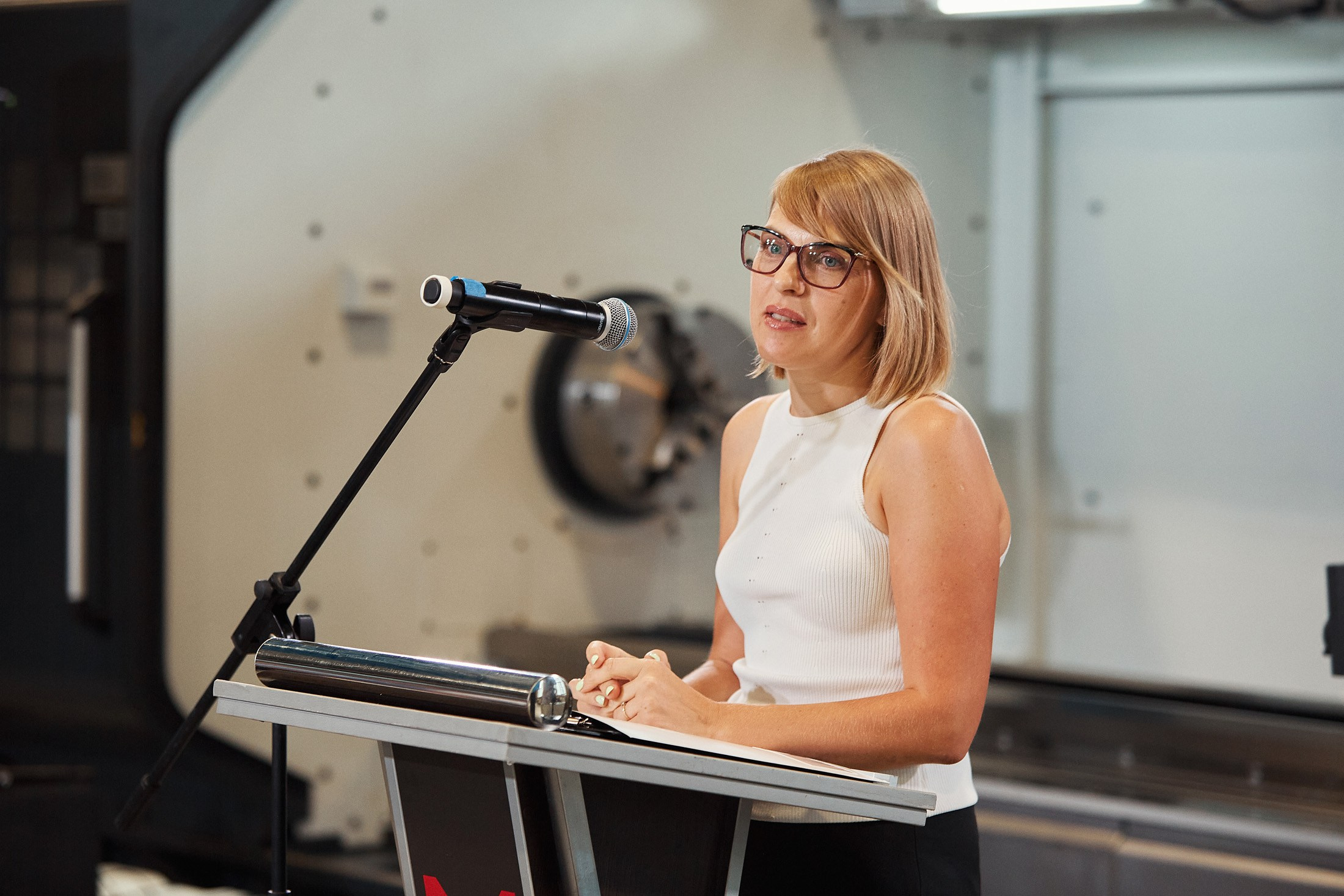 EMG / Международный форум / Презентация нового высокоточного станка. Антон Артюшин, портретный фотограф. Москва