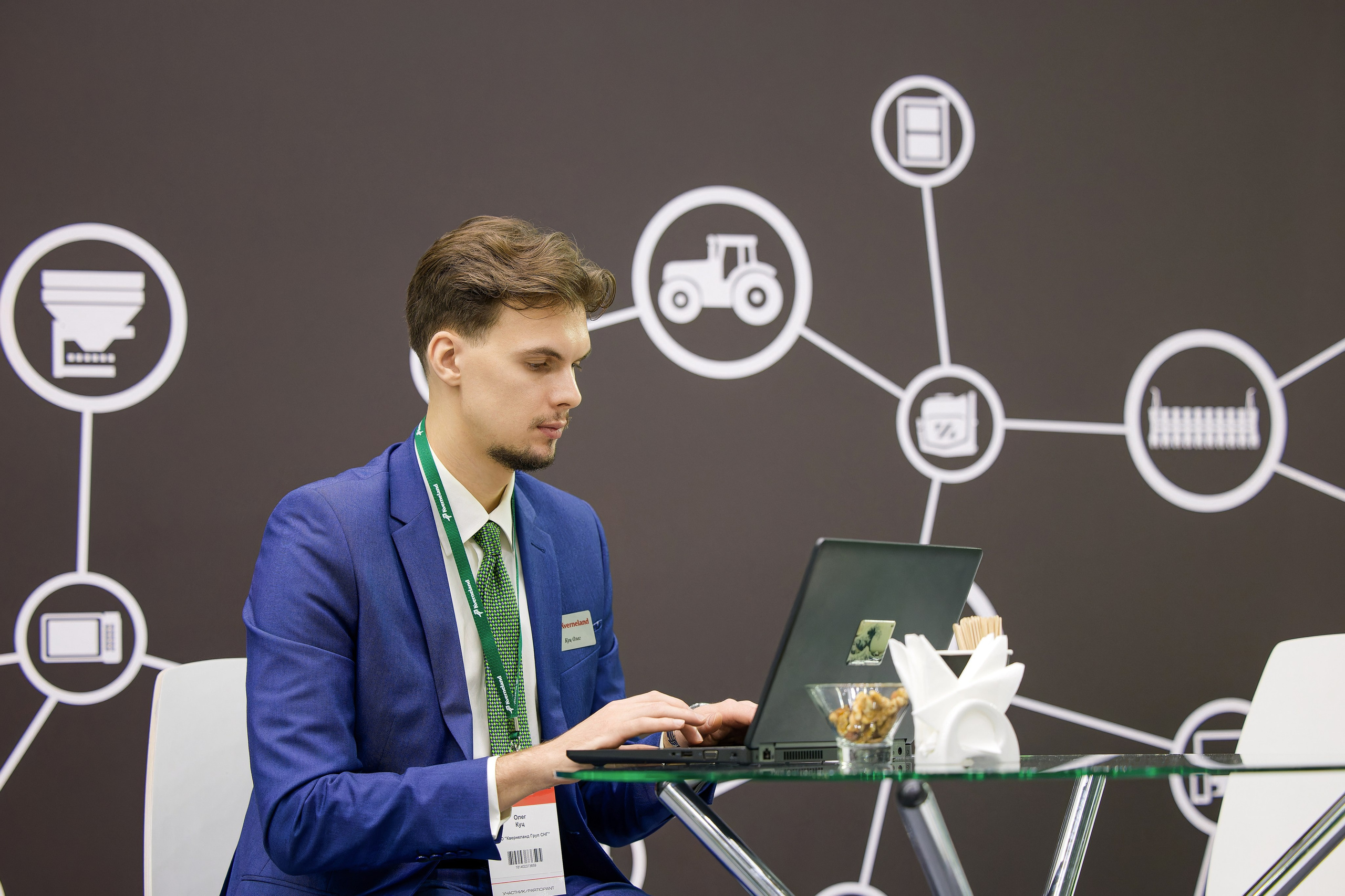 Работа стенда. Агросалон. Репортажный фотограф в Москве Екатерина Якель