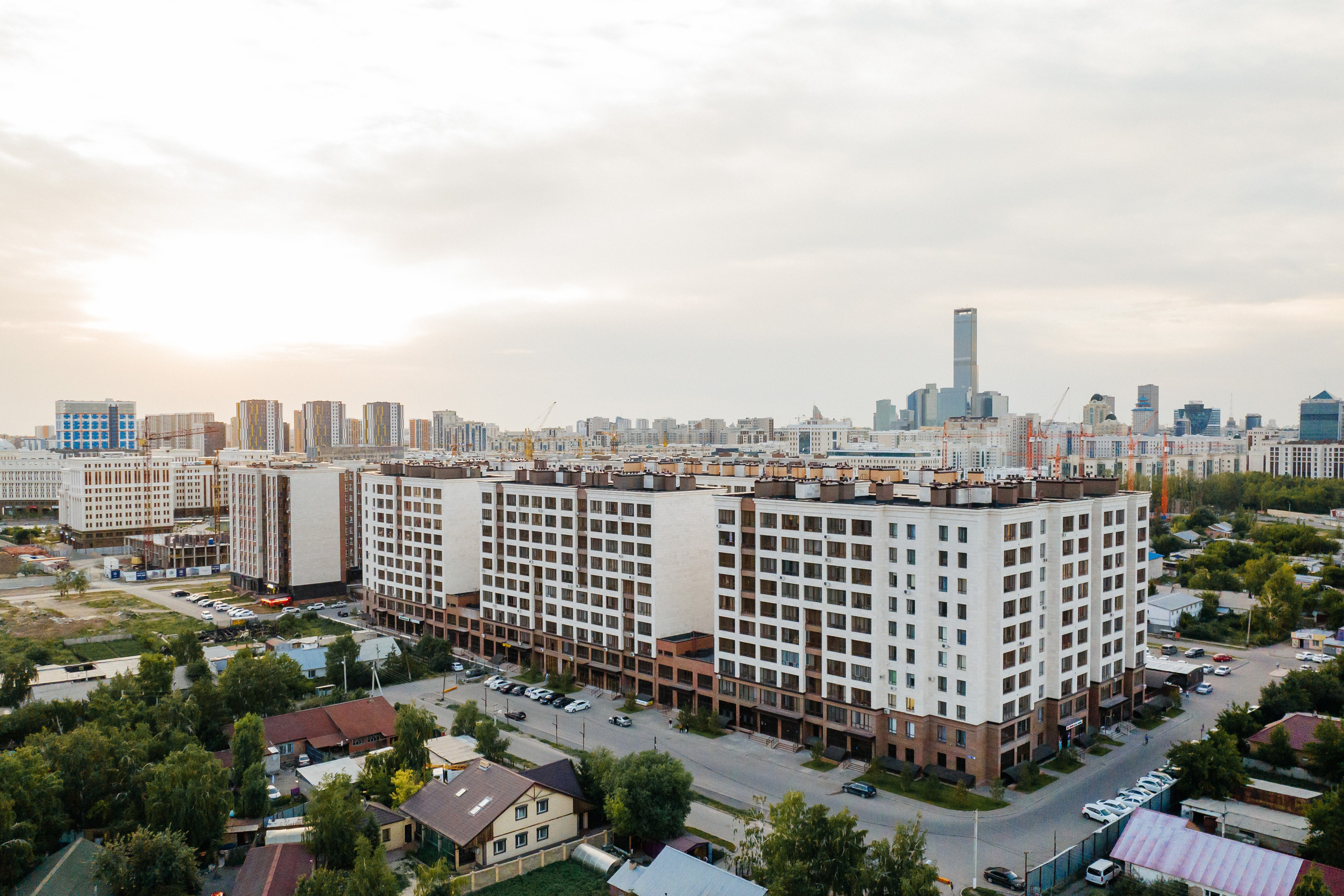 Проект 5. Сбор фотографии ЖК для клипа «Хочу квартиру от Габита». Дата: май 2022. Профессиональный фотограф в городе Астана/Алматы Даурен Сембаев