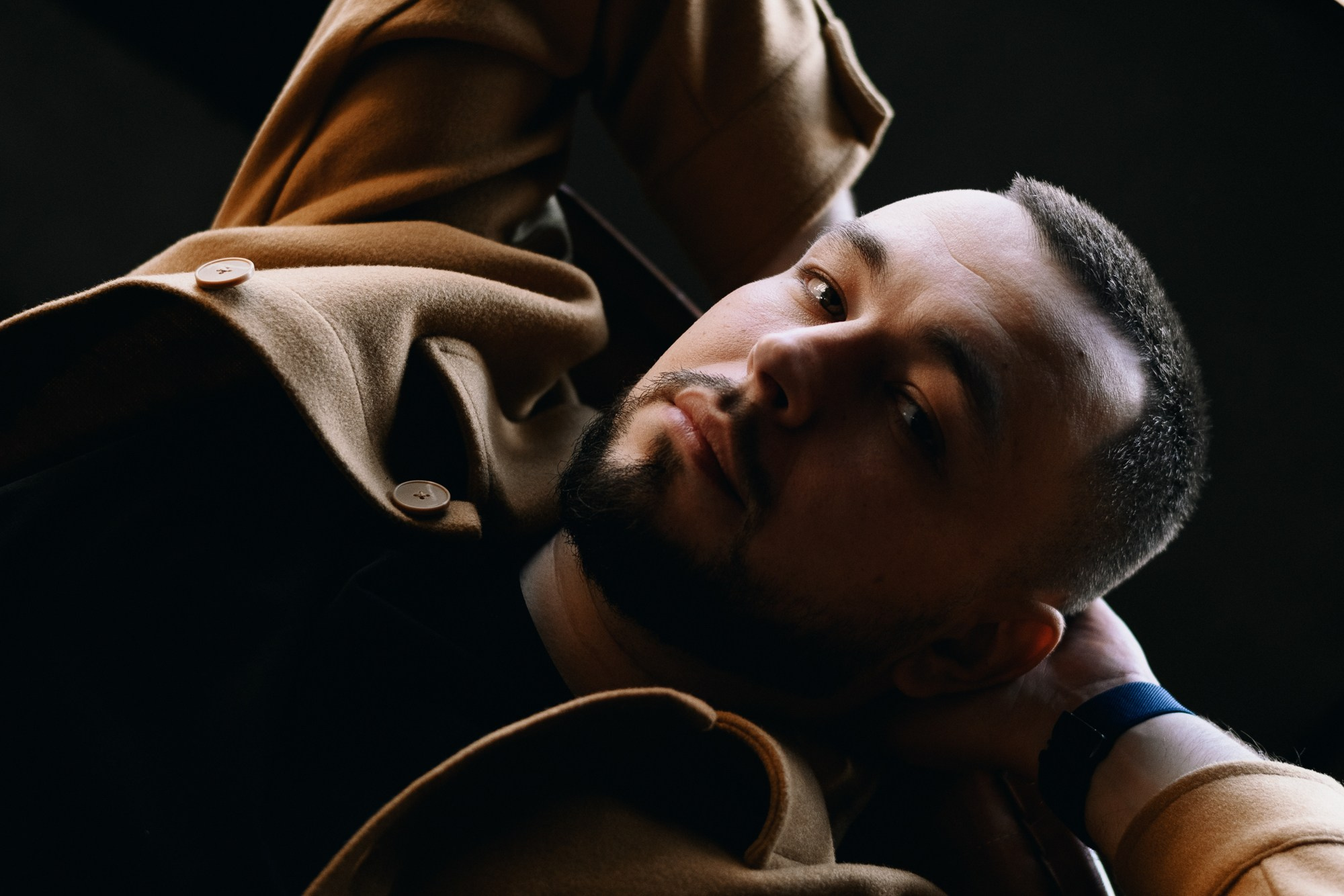 Мужской портрет в студии Тюмень — Фотосессия для мужчин | Дарья Мустафина. Портретный фотограф Тюмень Дарья Мустафина