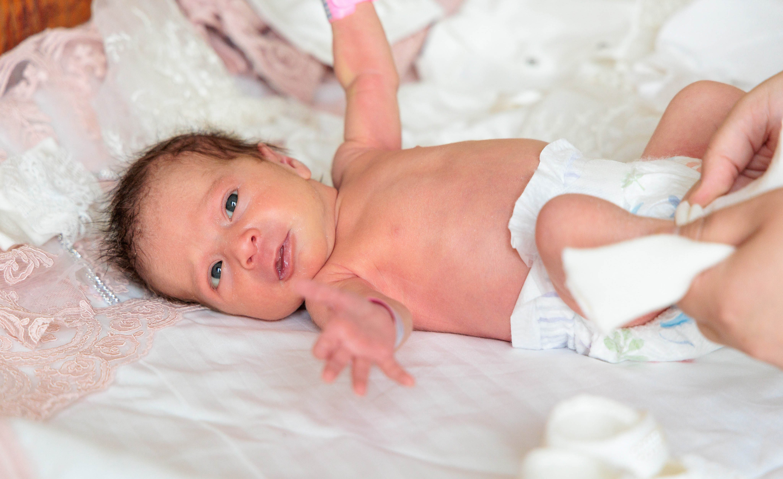 Фотограф на выписку из роддома в Пятигорске - встреча малыша.