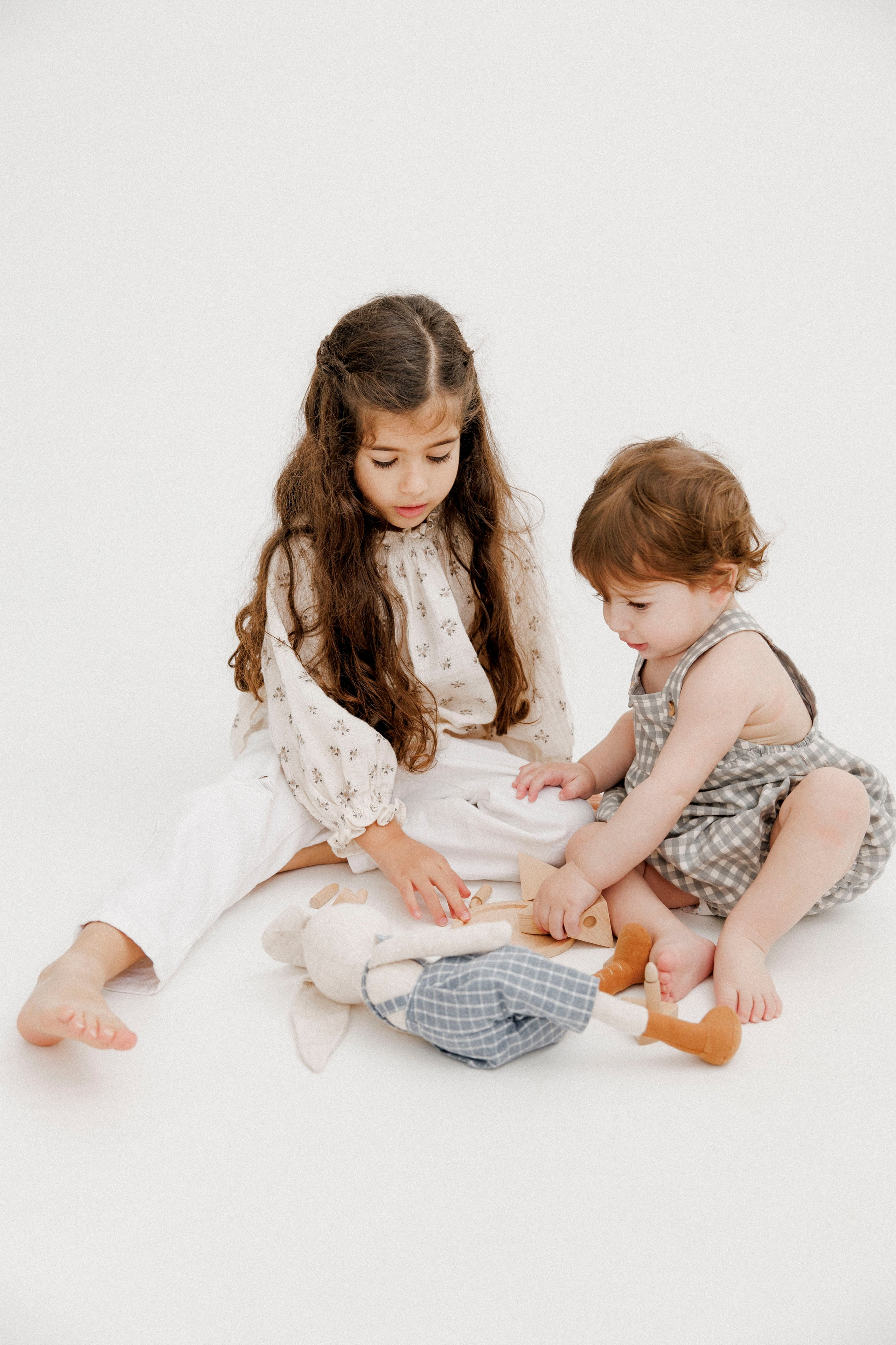 One year inside the White studio. Wedding and family photographer