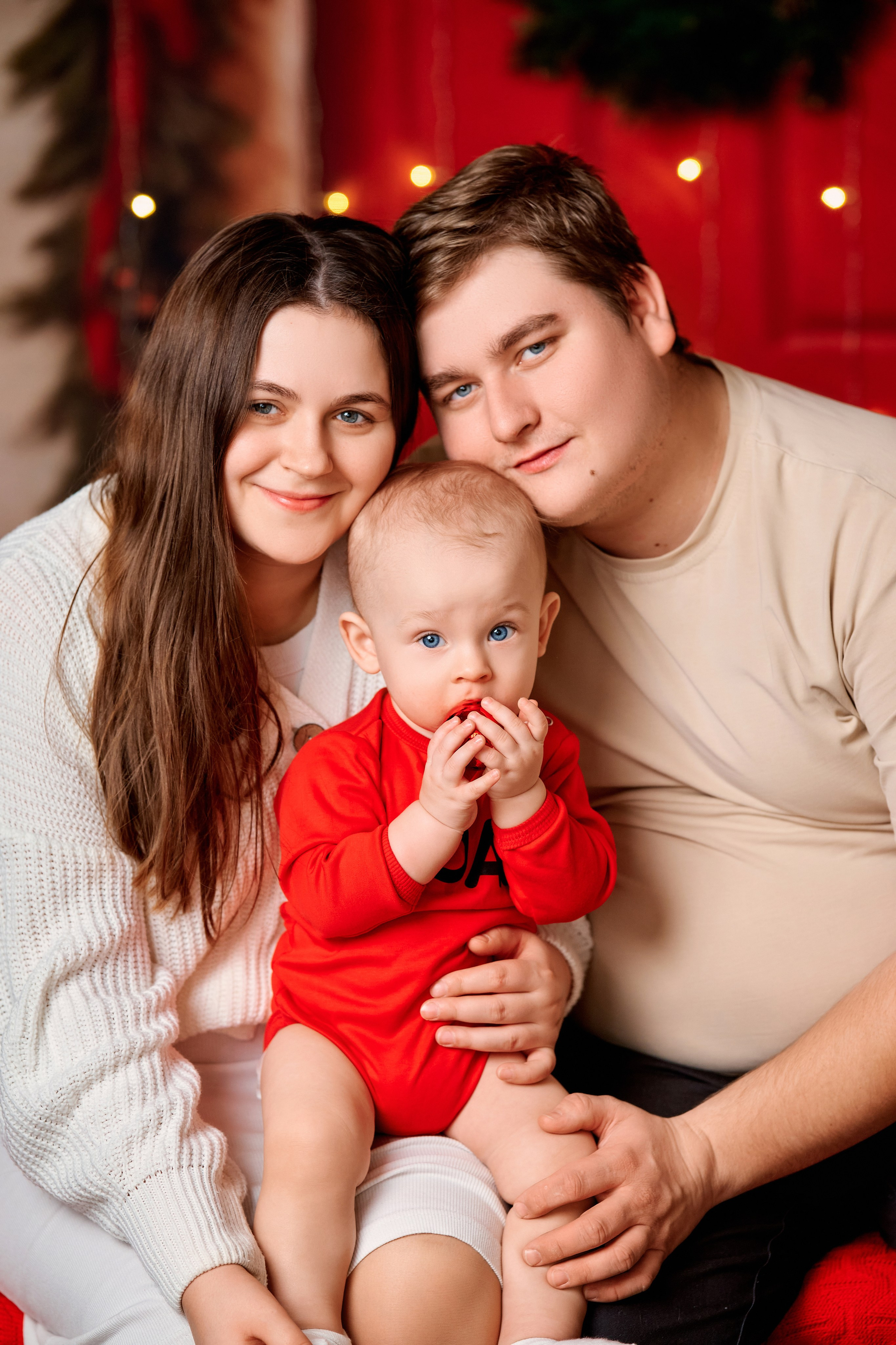 Семейная новогодняя фотосессия. Студия Pion. Фотограф Таганрог Анна Трайжон