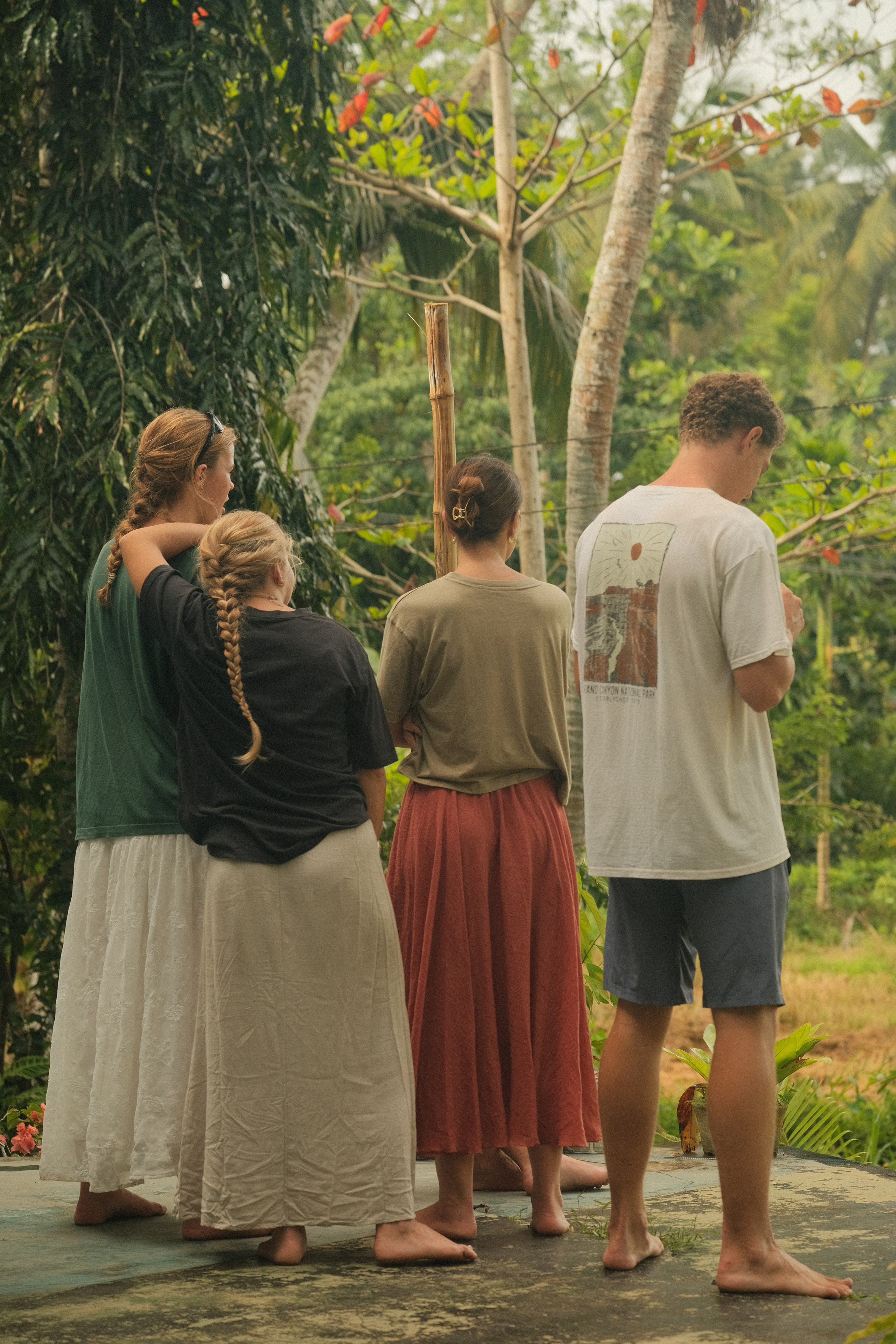Volunteers. Creative travel photographer — Berg Daria