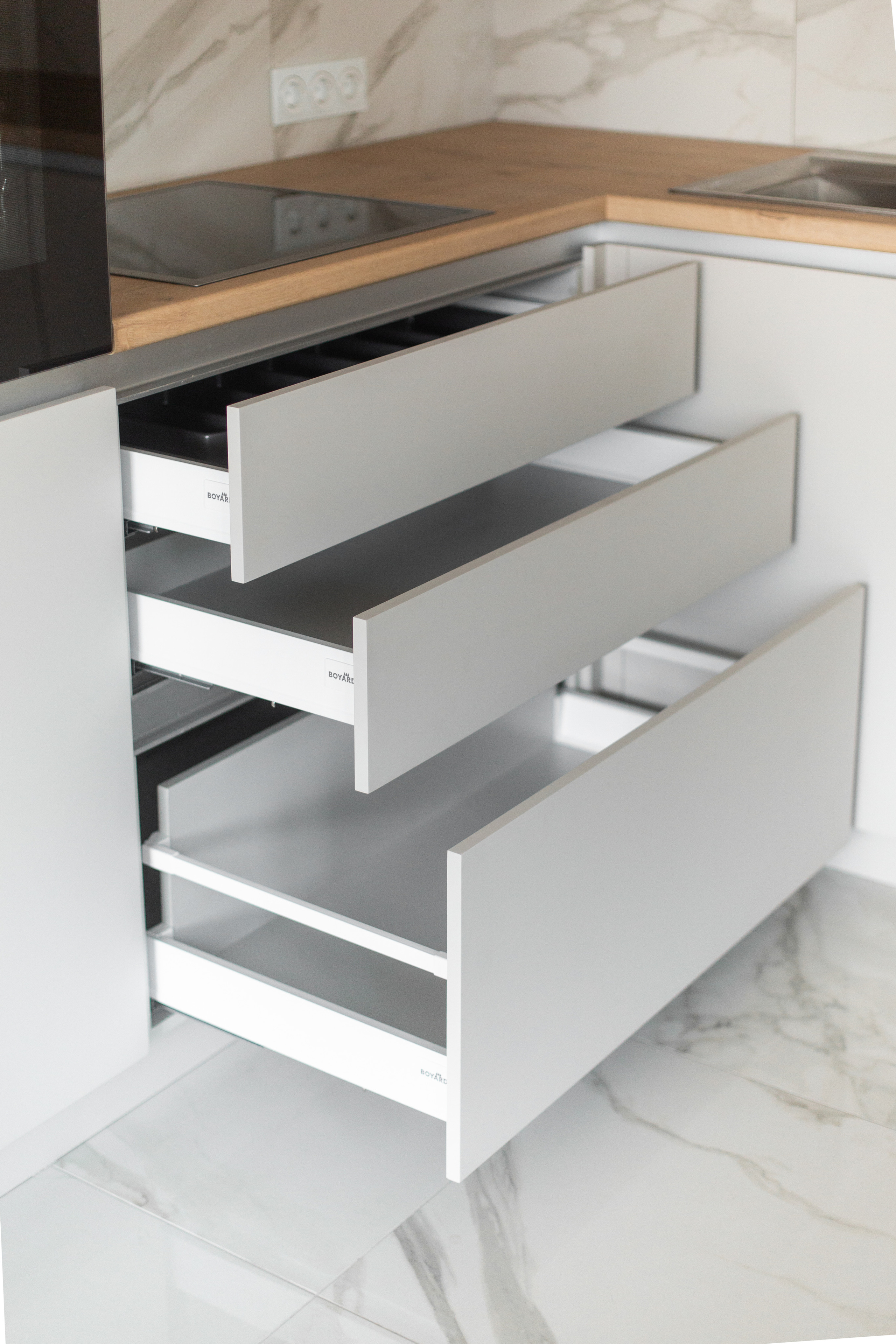 Кухня на заказ в Томске пер. Нечевский | Мебель Кухни Шкафы заказать. ГУДРУМ — Мебель на заказ в Томске | Кухни | Шкафы | Стулья и Столы