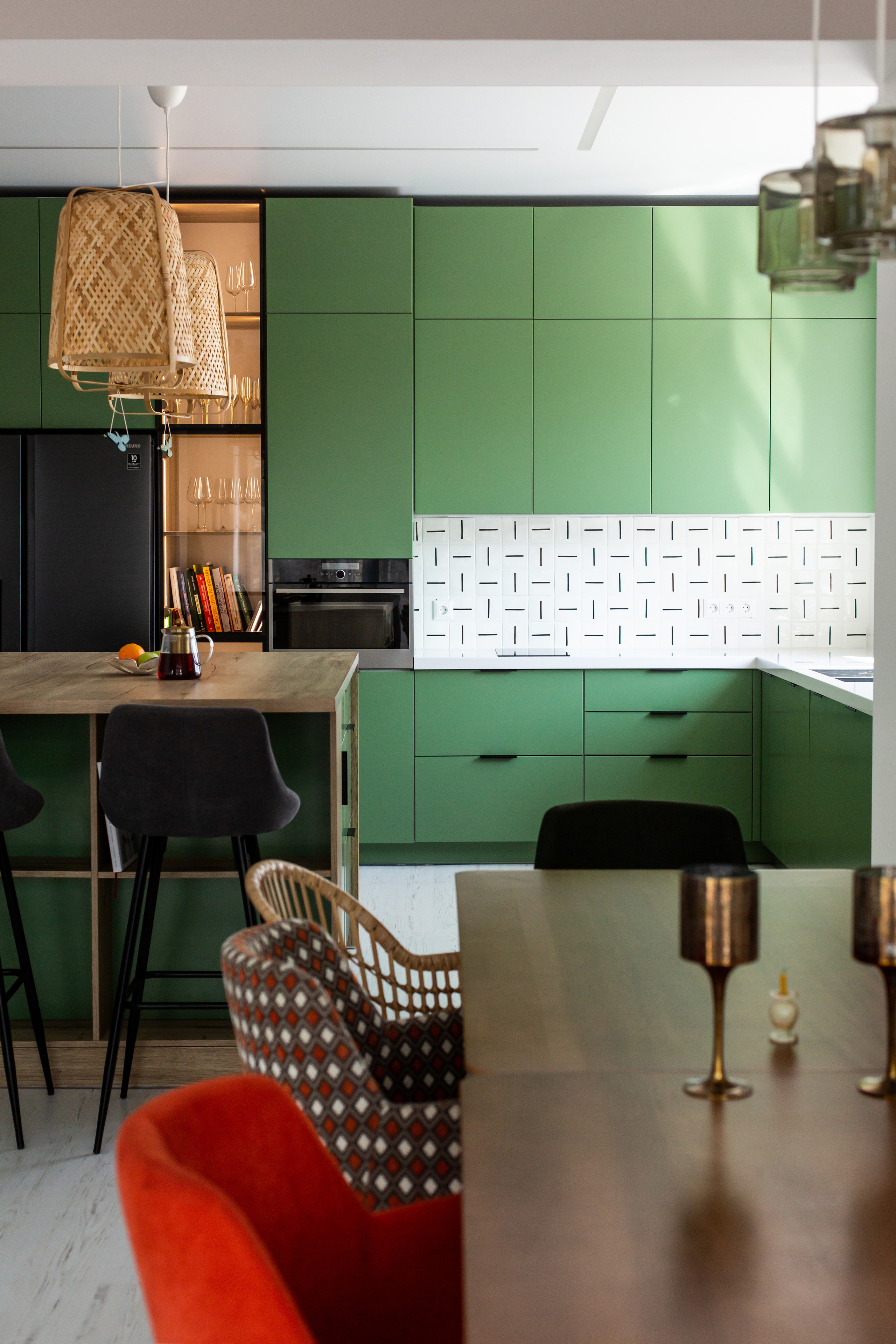 Кухня на заказ в Томске Холмы Village | Мебель Кухни Шкафы заказать. ГУДРУМ — Мебель на заказ в Томске | Кухни | Шкафы | Стулья и Столы