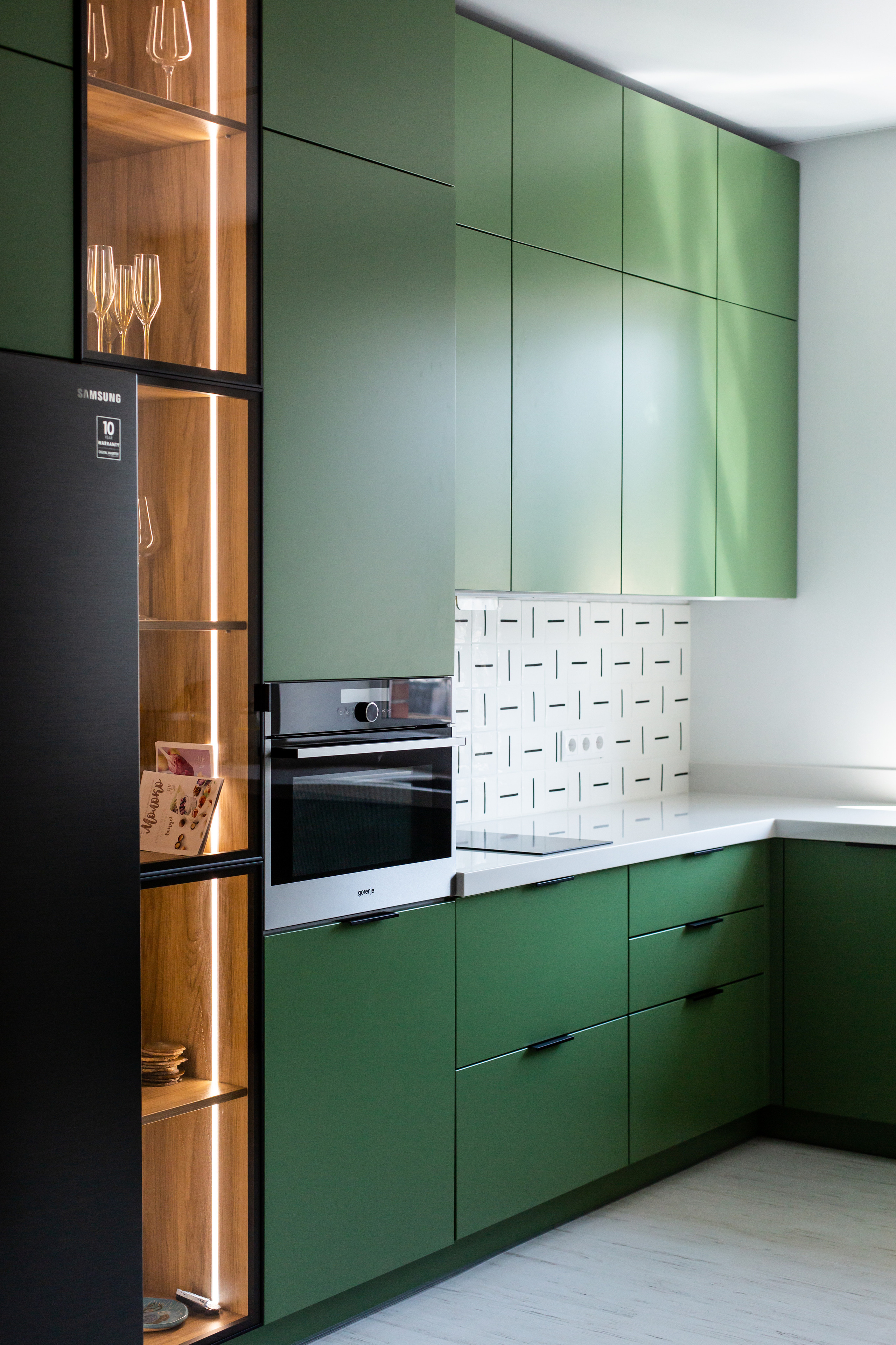 Кухня на заказ в Томске Холмы Village | Мебель Кухни Шкафы заказать. ГУДРУМ — Мебель на заказ в Томске | Кухни | Шкафы | Стулья и Столы