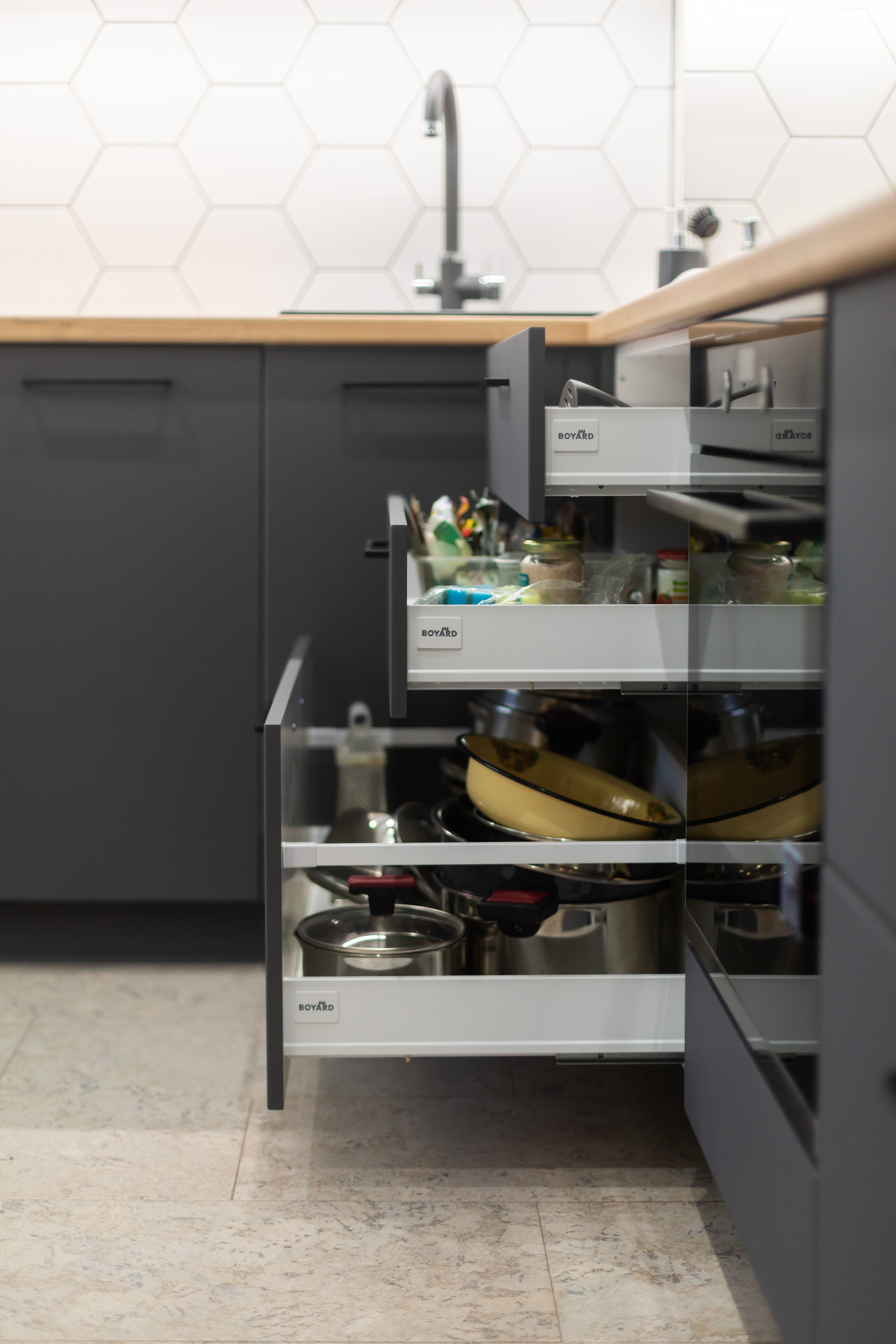 Кухня на заказ в г. Томск Северный Парк| Кухни Шкафы заказать. ГУДРУМ — Мебель на заказ в Томске | Кухни | Шкафы | Стулья и Столы