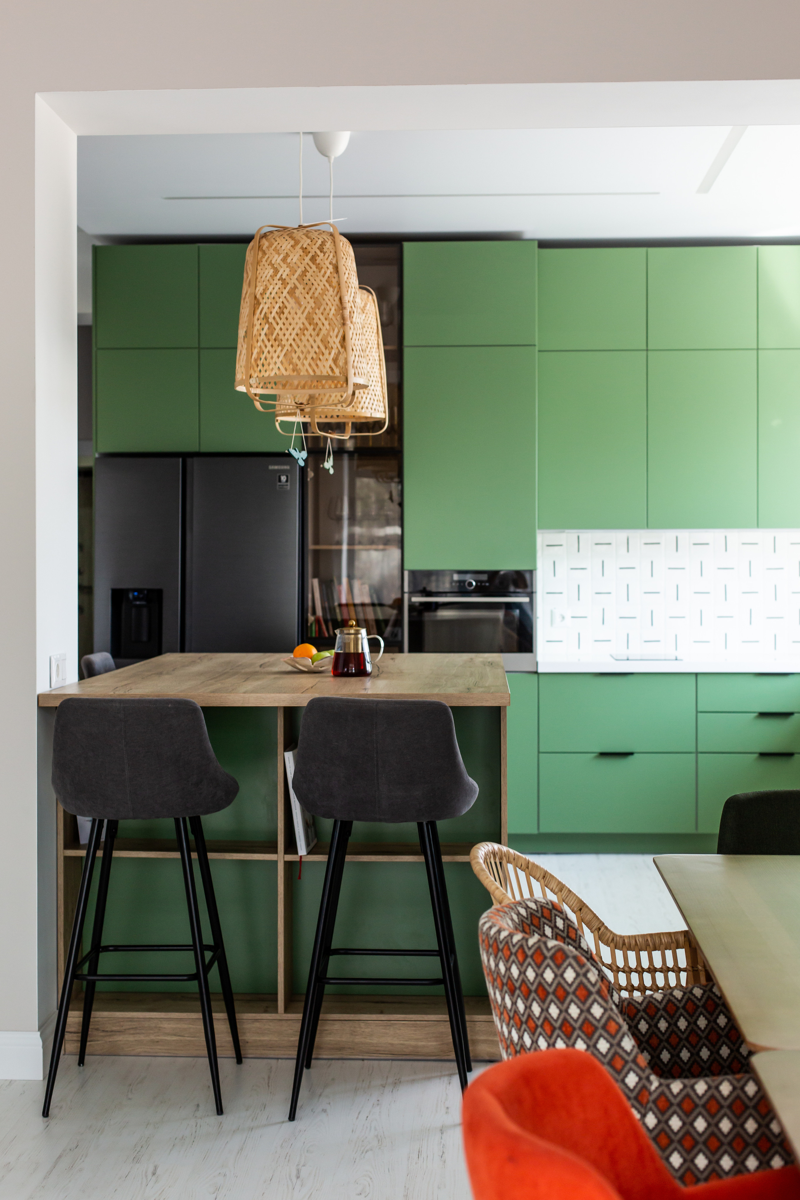 Кухня на заказ в Томске Холмы Village | Мебель Кухни Шкафы заказать. ГУДРУМ — Мебель на заказ в Томске | Кухни | Шкафы | Стулья и Столы