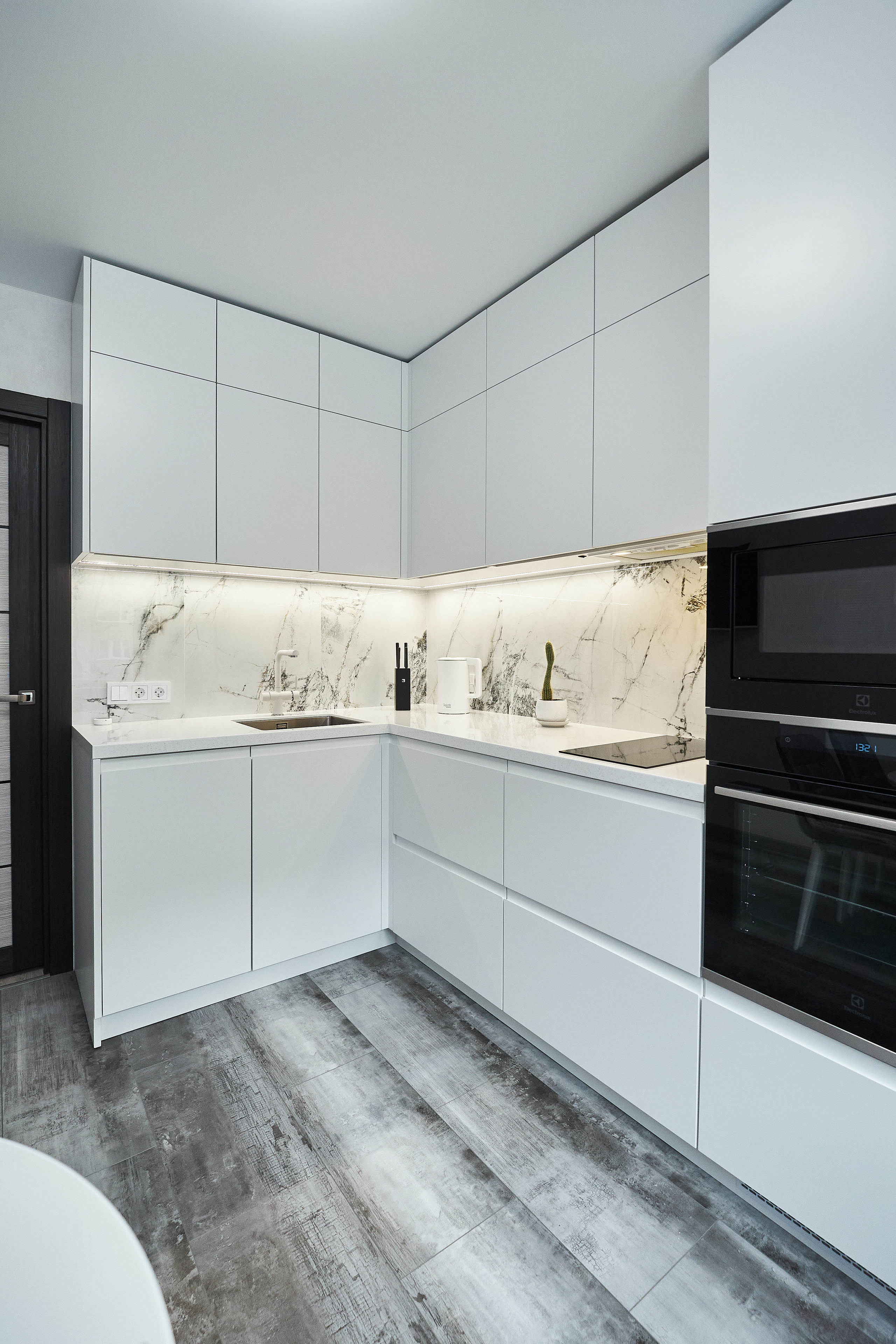 Кухня на заказ в Томске на ул.Лебедева Томск| Мебель Кухни Шкафы. ГУДРУМ — Мебель на заказ в Томске | Кухни | Шкафы | Стулья и Столы