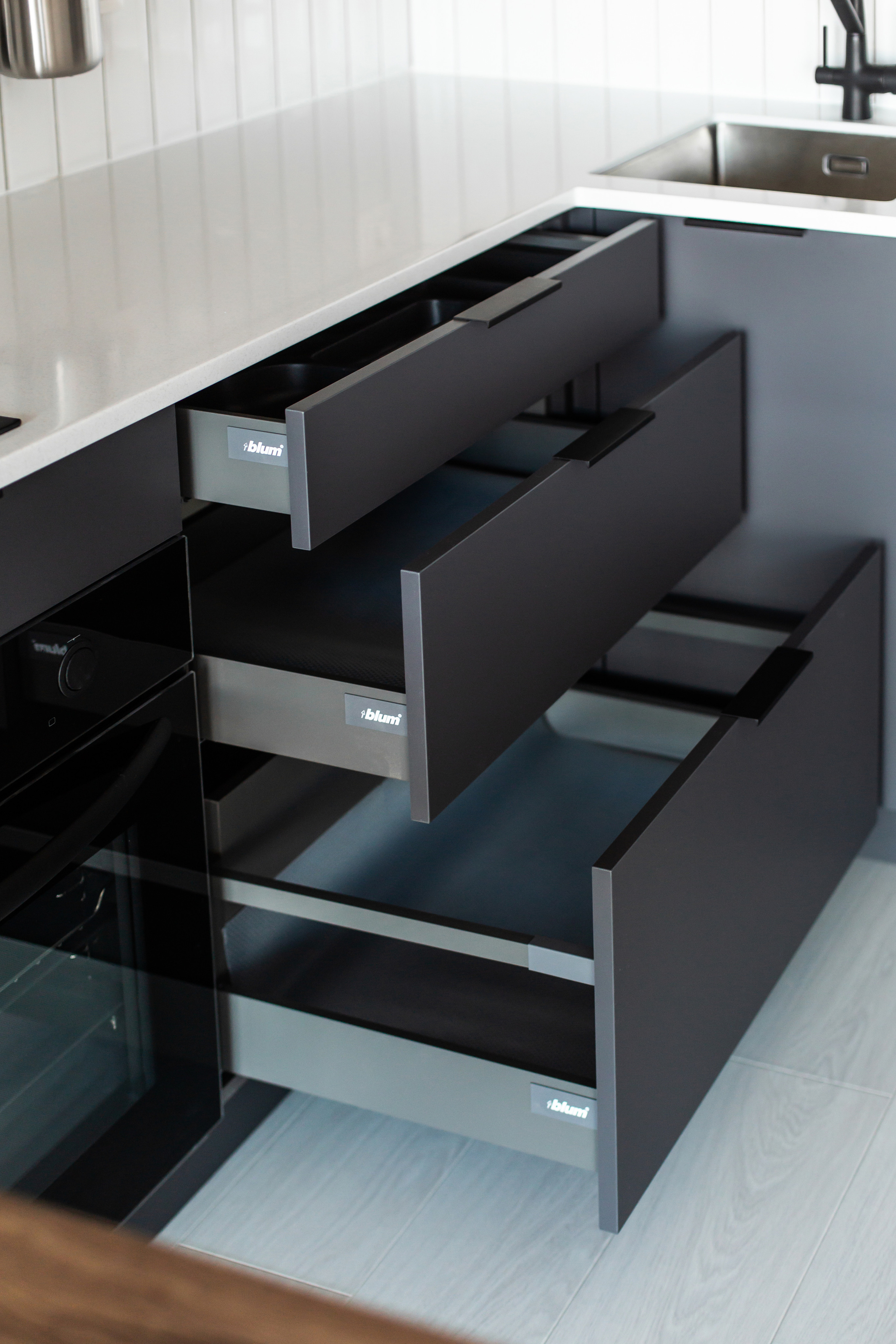 Кухня на заказ в Томске ЖК Алые Паруса| Мебель Кухни Шкафы заказать. ГУДРУМ — Мебель на заказ в Томске | Кухни | Шкафы | Стулья и Столы