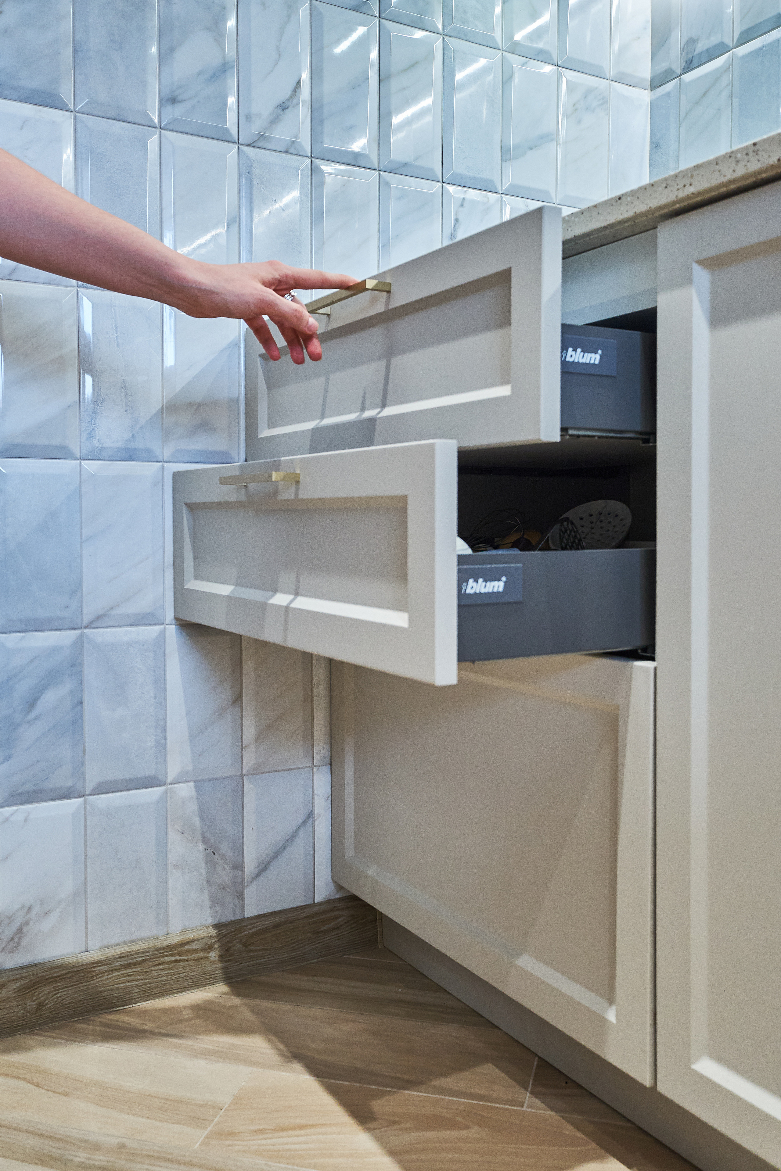 Кухня на заказ на ул.Красноармейская Томск по индивидуальному размеру. ГУДРУМ — Мебель на заказ в Томске | Кухни | Шкафы | Стулья и Столы