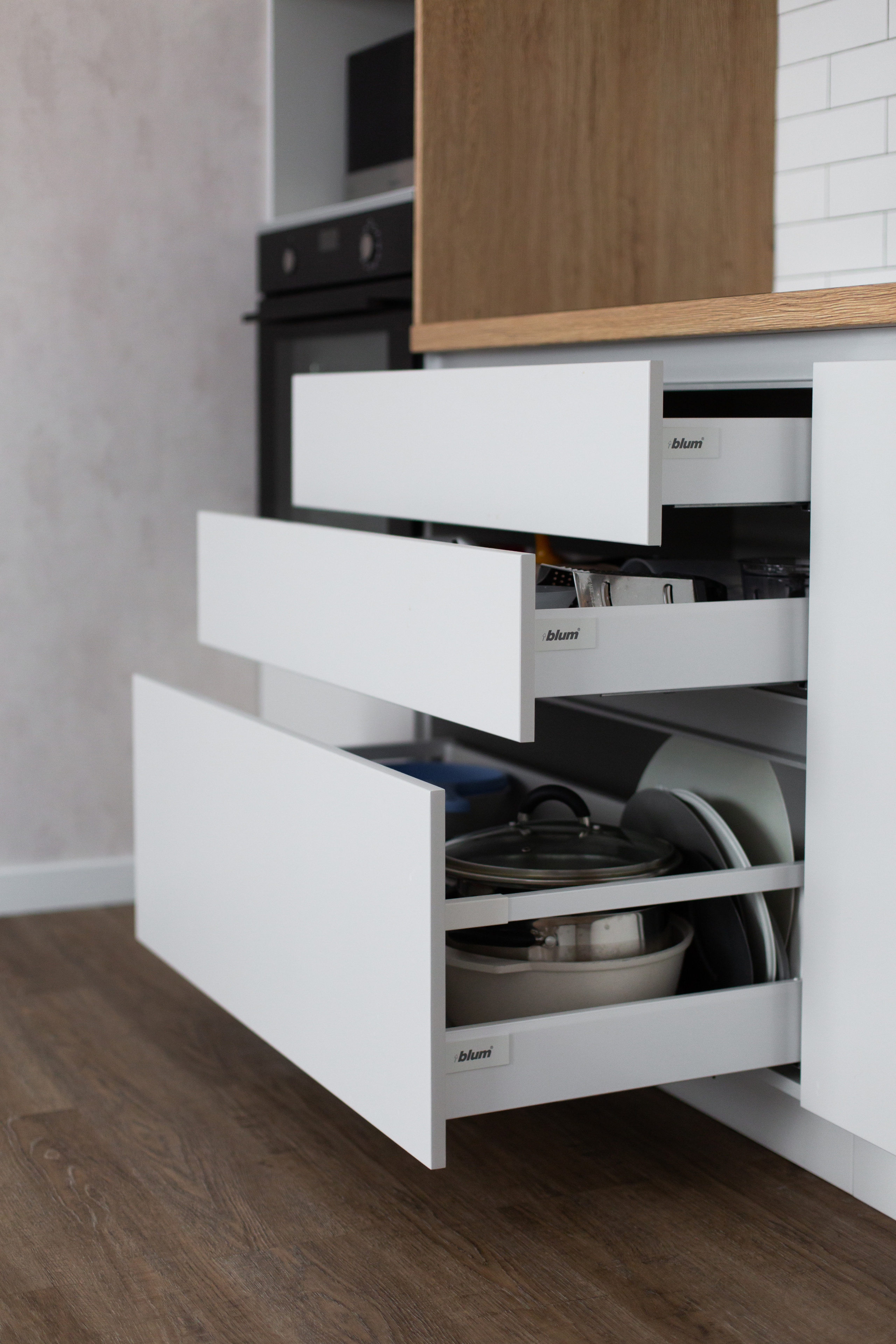 Кухня на заказ в Томске Комсомольский 48 | Мебель Кухни Шкафы заказать. ГУДРУМ — Мебель на заказ в Томске | Кухни | Шкафы | Стулья и Столы