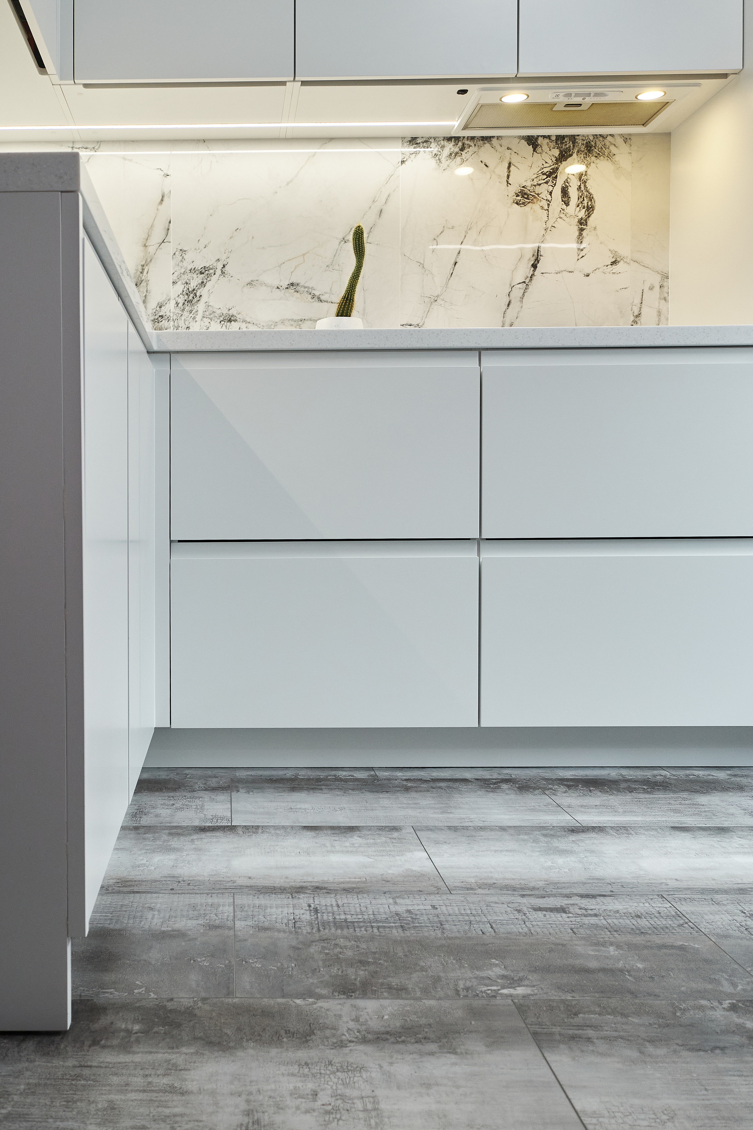 Кухня на заказ в Томске на ул.Лебедева Томск| Мебель Кухни Шкафы. ГУДРУМ — Мебель на заказ в Томске | Кухни | Шкафы | Стулья и Столы